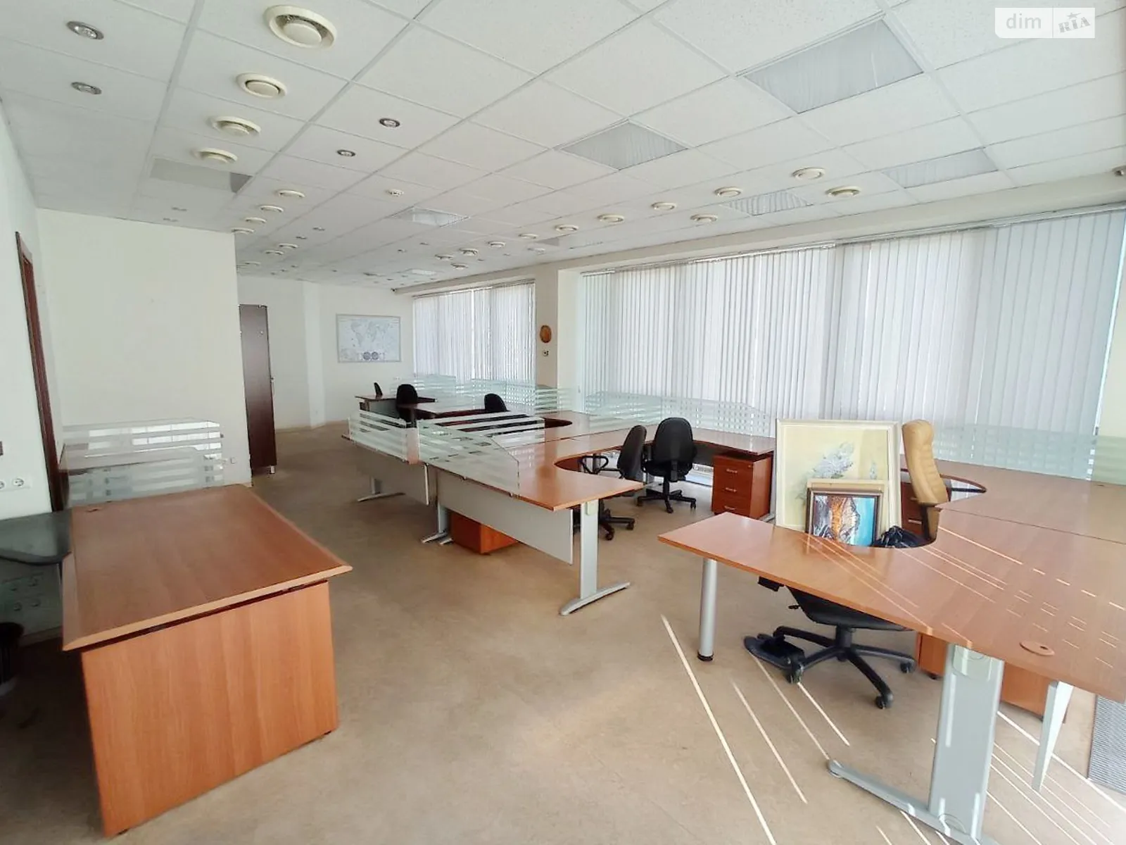 Сдается в аренду офис 140.5 кв. м в бизнес-центре, цена: 1400 $ - фото 1