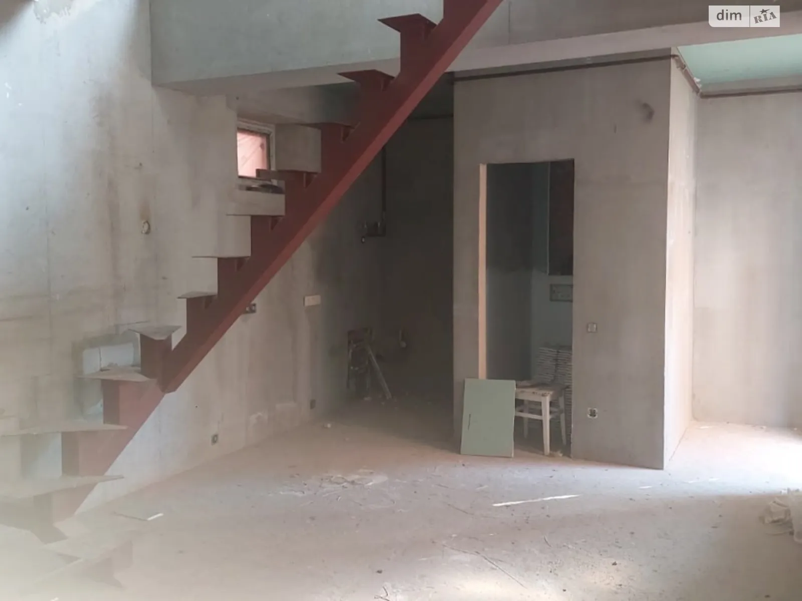 Продается дом на 3 этажа 82 кв. м с бассейном, цена: 80000 $ - фото 1