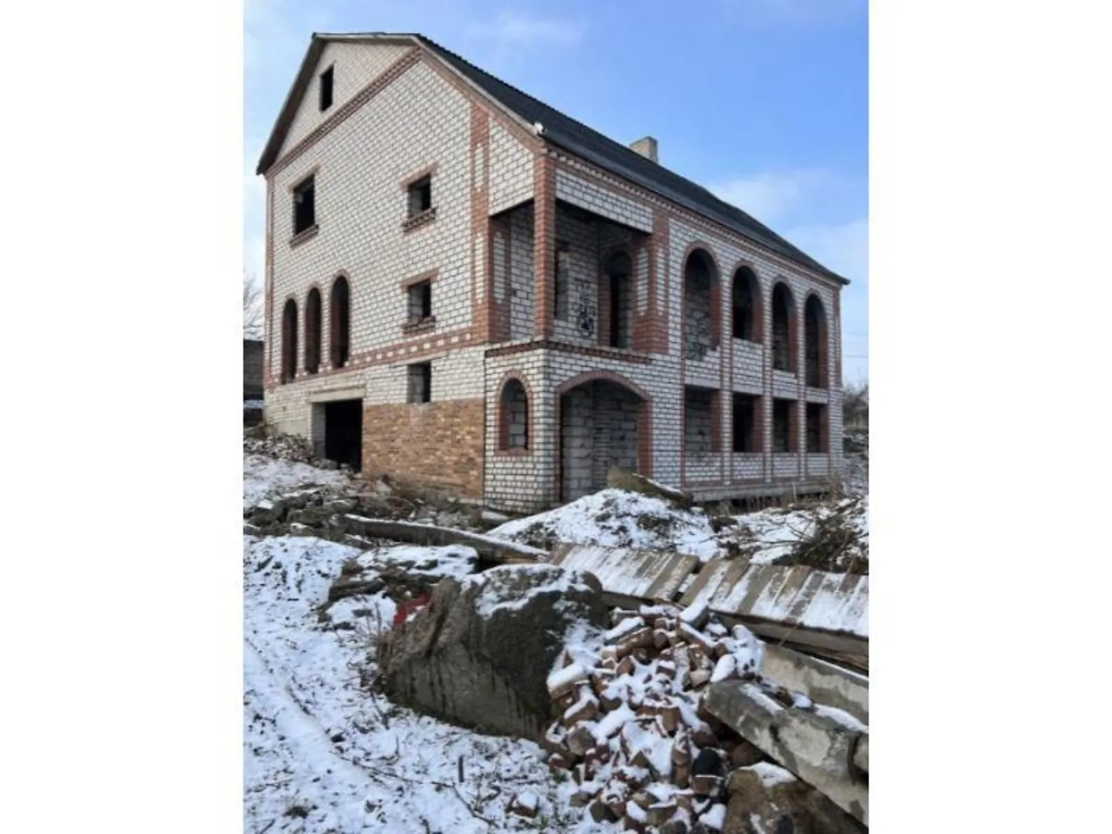 Продается дом на 3 этажа 360 кв. м с балконом, цена: 22500 $ - фото 1