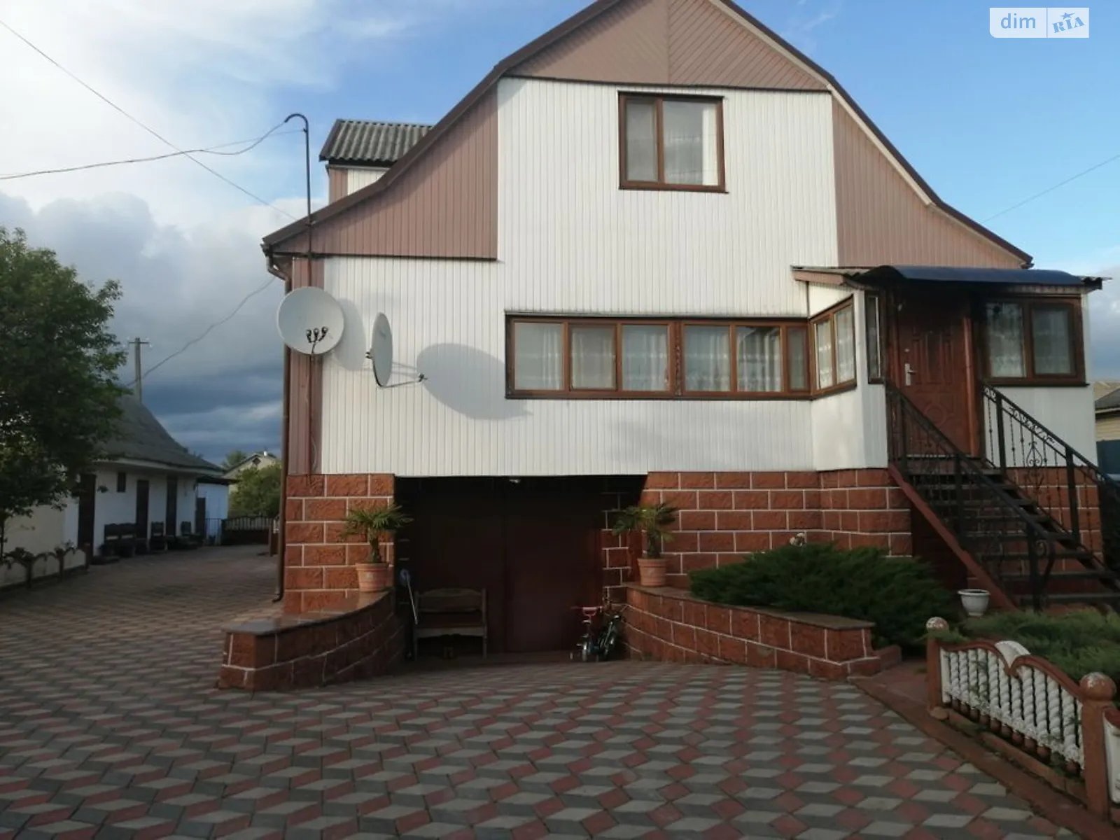 Продається будинок 3 поверховий 245 кв. м з ділянкою, цена: 85000 $ - фото 1