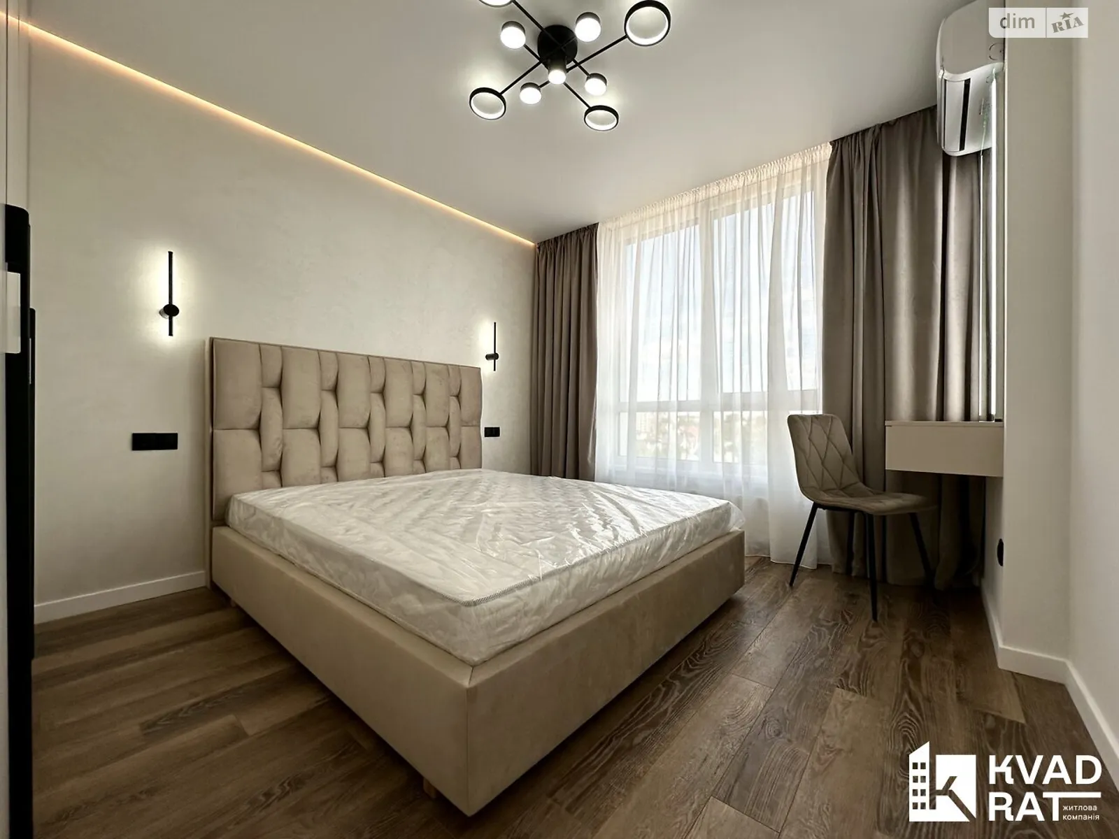 Продается 1-комнатная квартира 39 кв. м в Ивано-Франковске, ул. Крайковского, 1А - фото 1