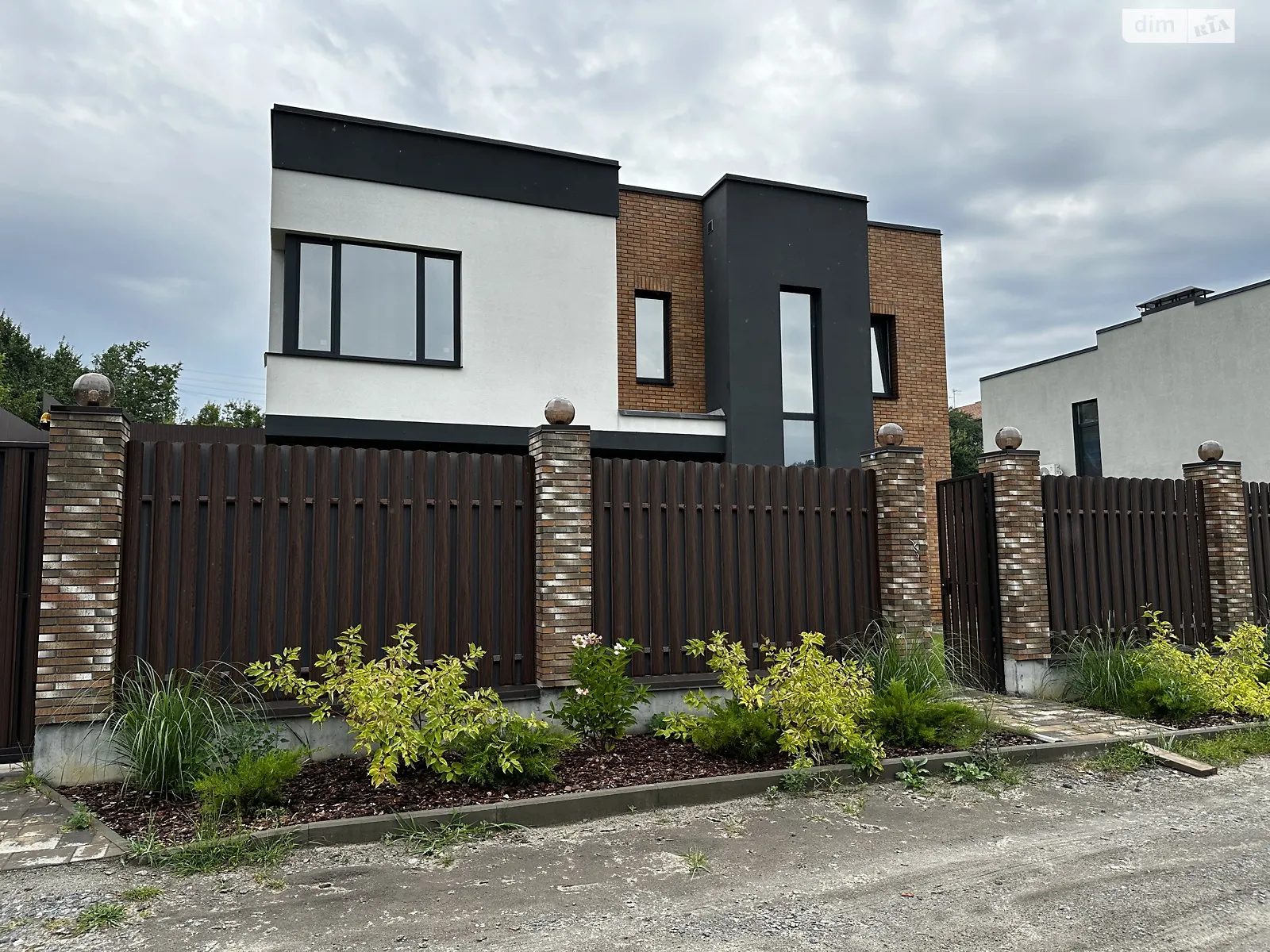Продается дом на 2 этажа 180 кв. м с баней/сауной, цена: 285000 $ - фото 1
