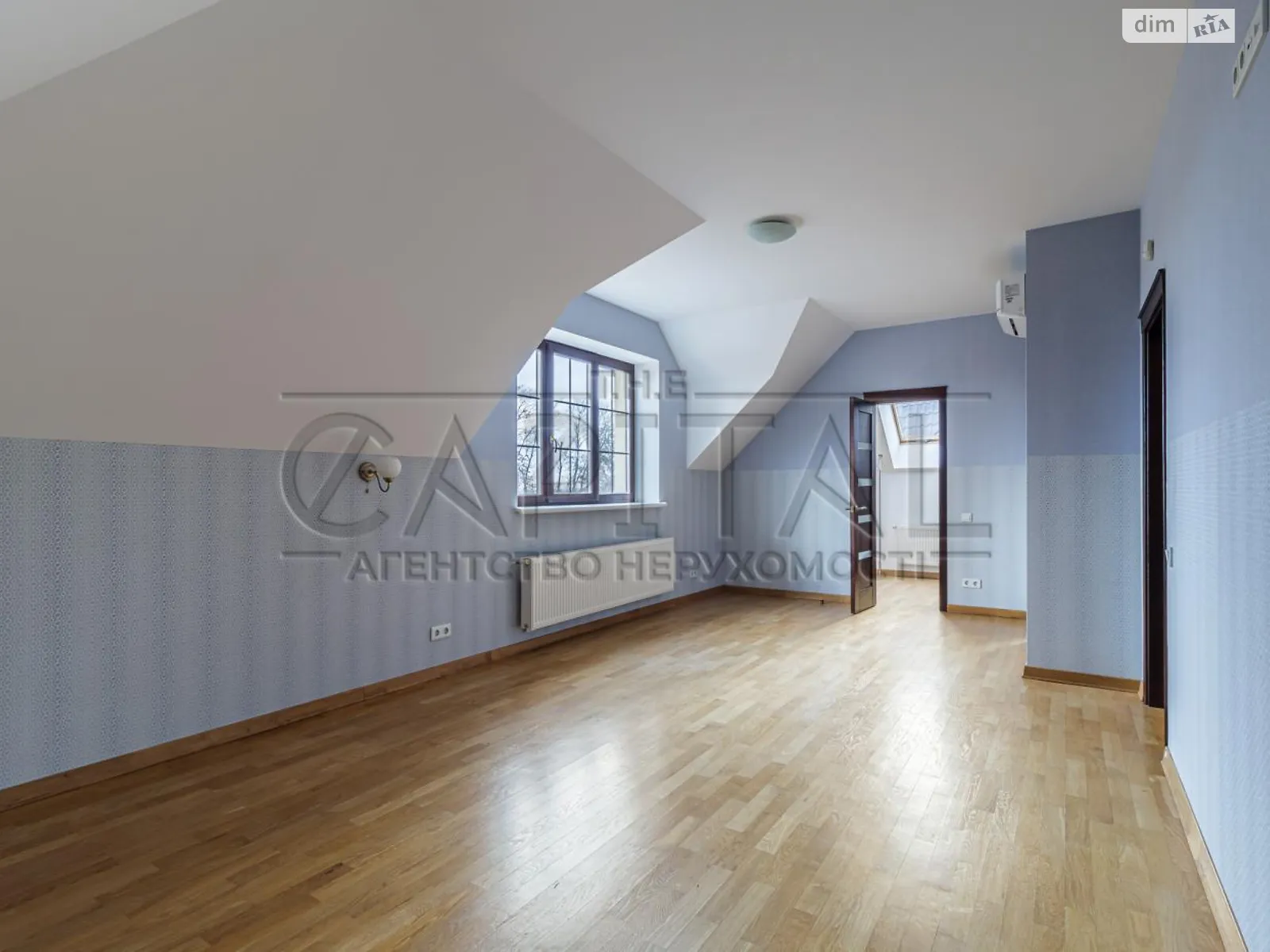 Сдается в аренду дом на 2 этажа 300 кв. м с мансардой, цена: 2500 $ - фото 1