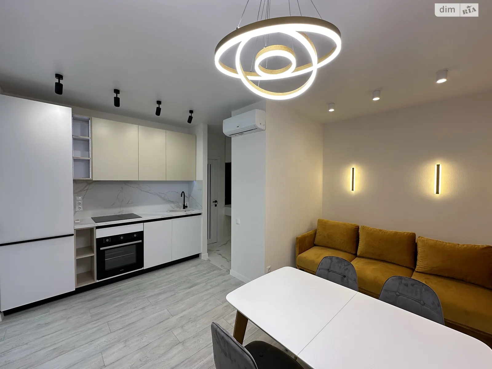 Продается 2-комнатная квартира 43 кв. м в Одессе, ул. Жемчужная, 8 - фото 1