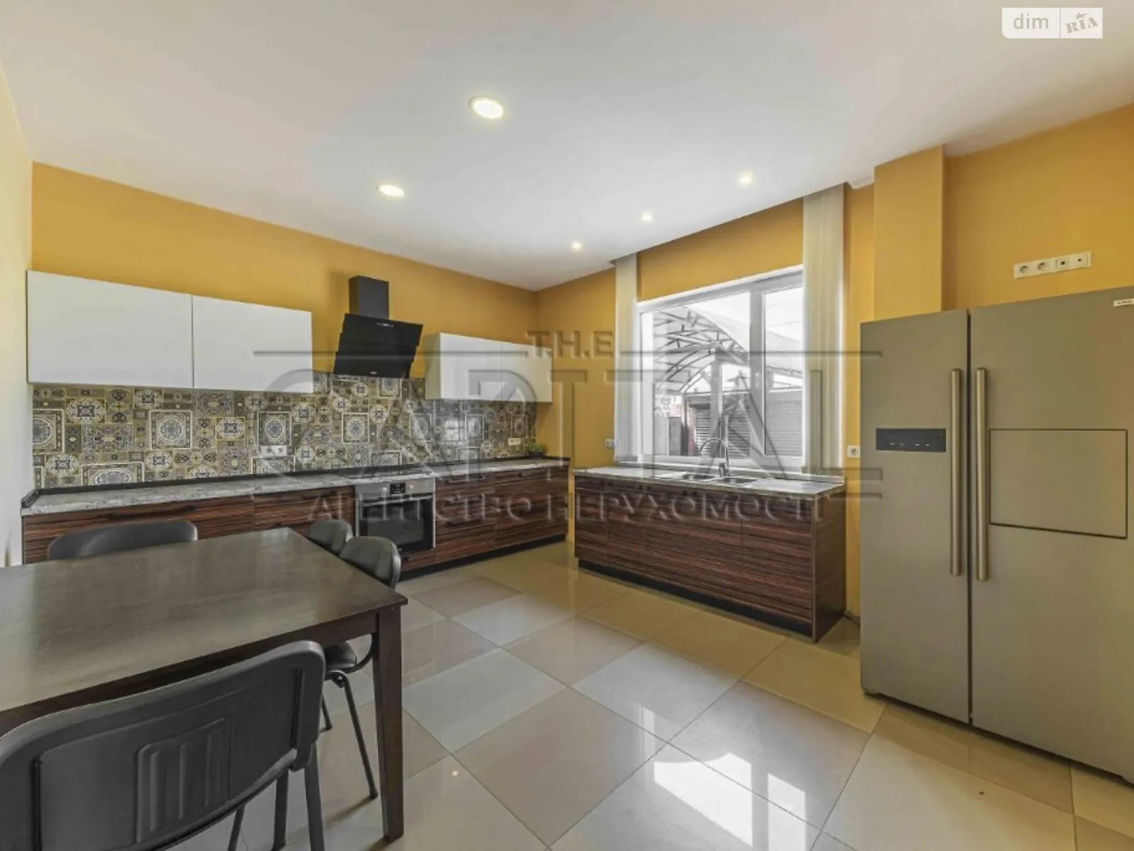 Сдается в аренду дом на 2 этажа 360 кв. м с мансардой, цена: 1800 $ - фото 1