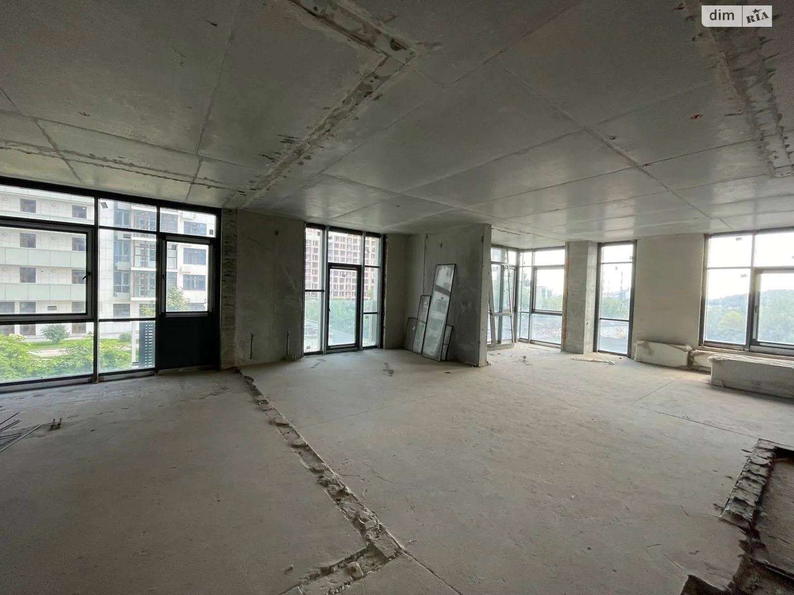 Продается 1-комнатная квартира 83 кв. м в Киеве, ул. Андрея Верхогляда(Драгомирова), 17В - фото 1