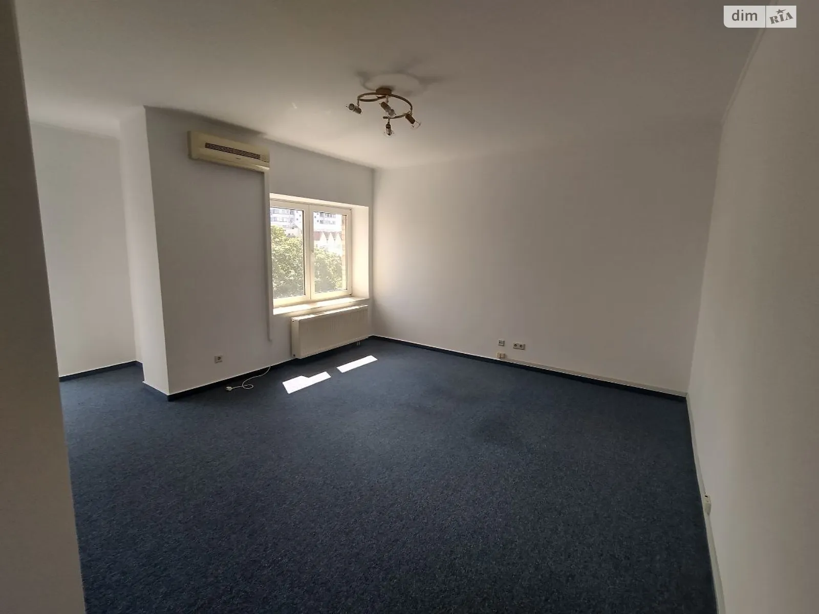 Сдается в аренду офис 100 кв. м в бизнес-центре, цена: 1000 $ - фото 1