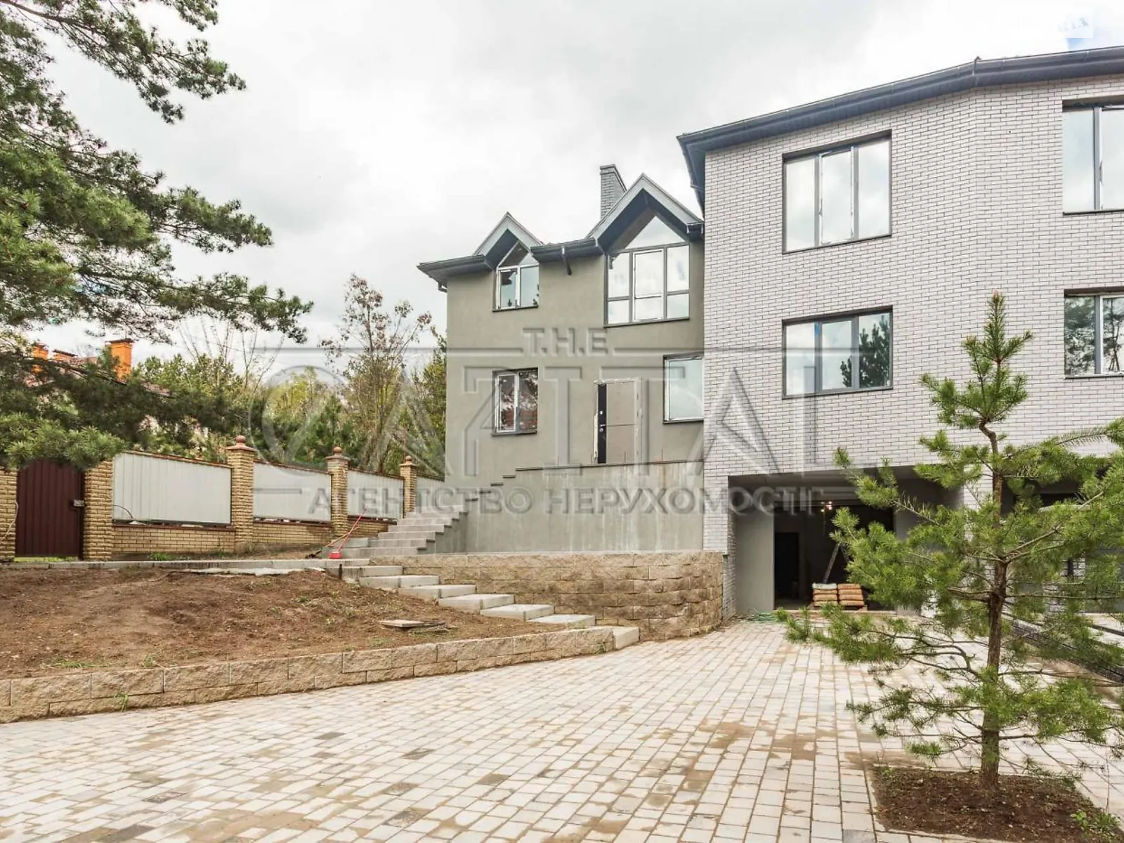 Продается часть дома 315 кв. м с беседкой, цена: 250000 $ - фото 1