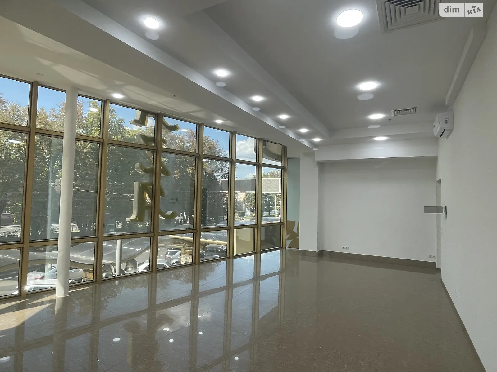 Сдается в аренду офис 60 кв. м в бизнес-центре, цена: 24000 грн - фото 1