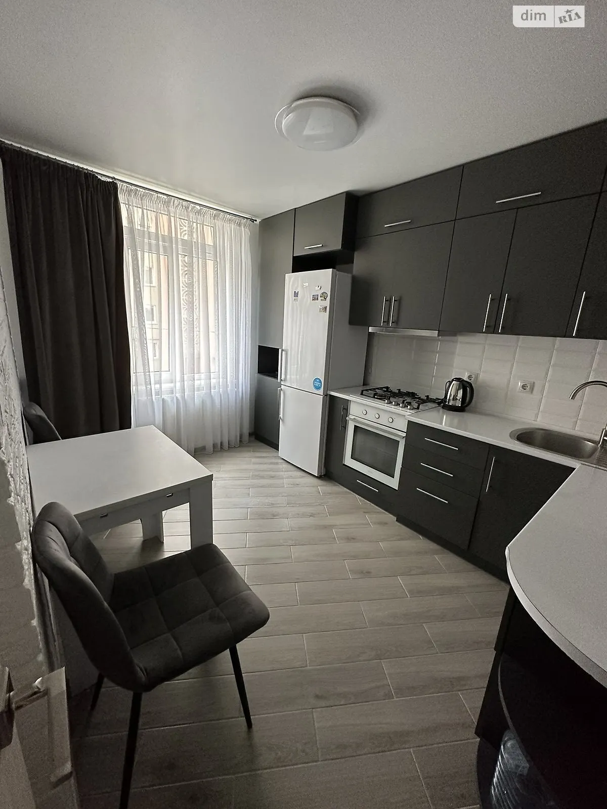 1-кімнатна квартира 40 кв. м у Тернополі, вул. Київська, 3 - фото 1