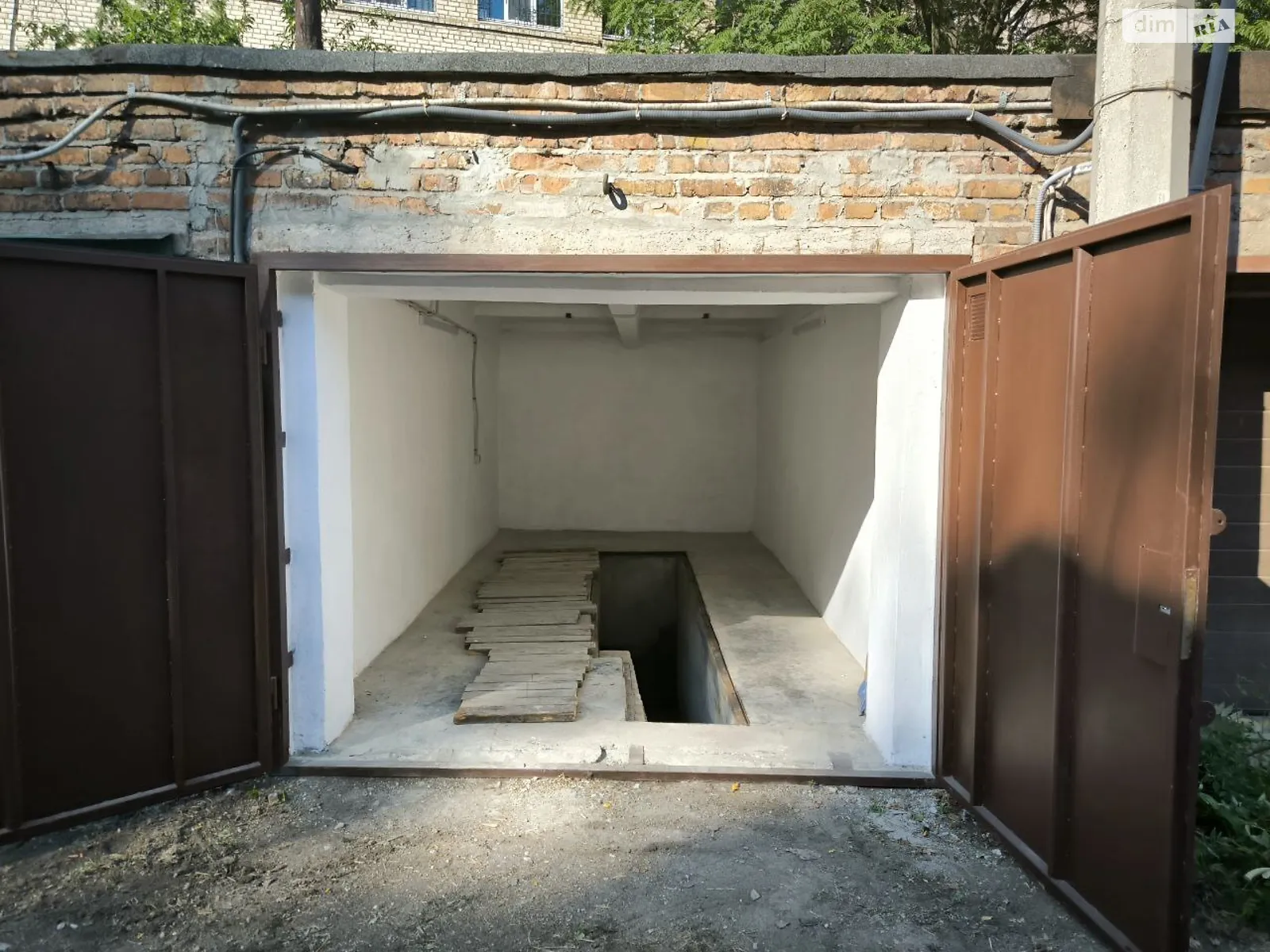 Продается место в гаражном кооперативе под легковое авто на 18 кв. м, цена: 12900 $ - фото 1