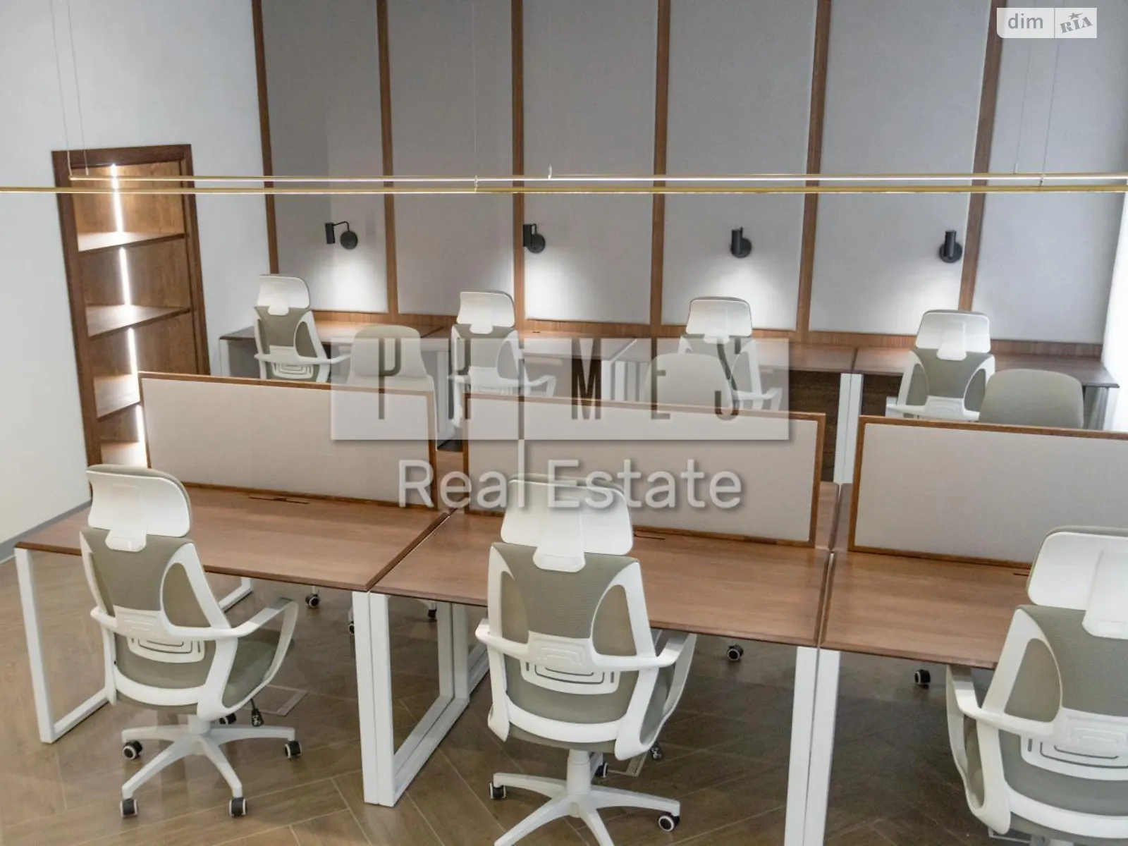 Здається в оренду офіс 62 кв. м в бізнес-центрі, цена: 3100 $ - фото 1