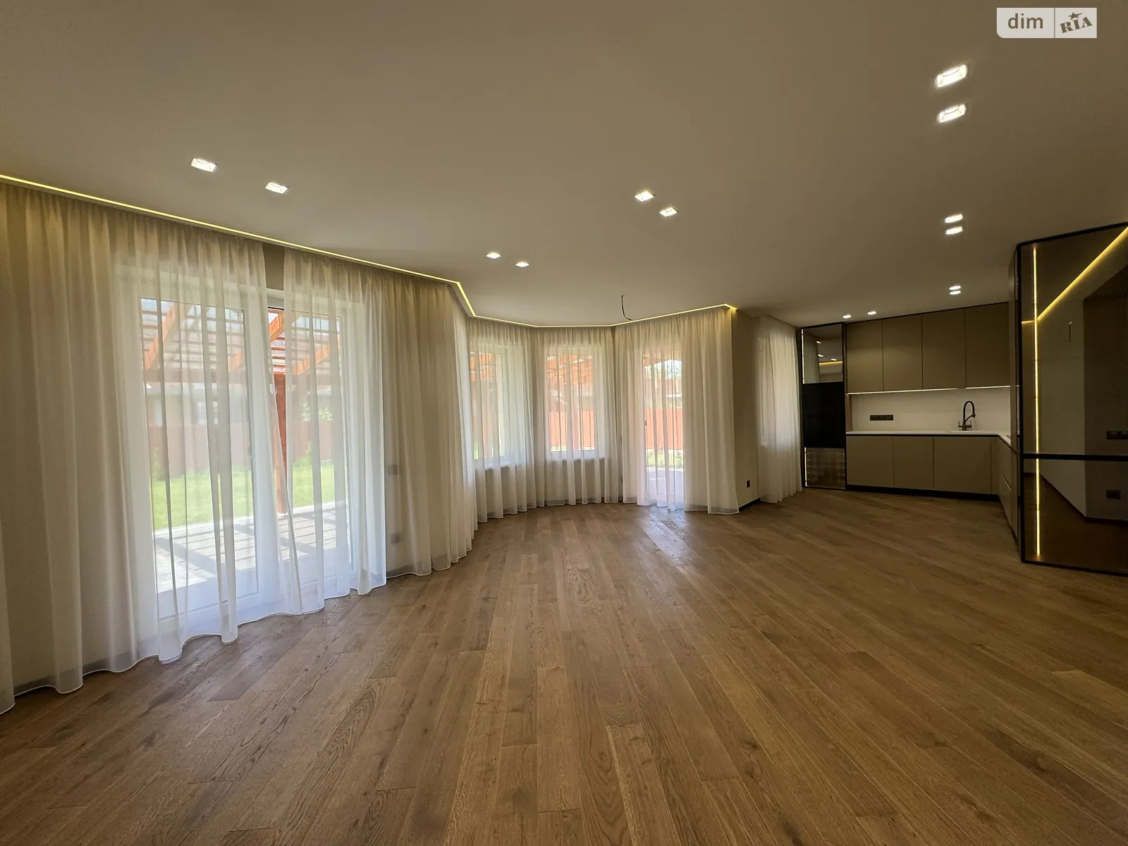 Продается дом на 2 этажа 204 кв. м с подвалом, цена: 280000 $ - фото 1