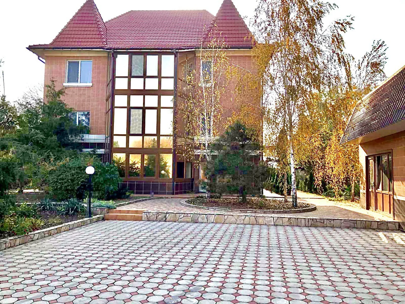 Продається будинок 3 поверховий 570 кв. м з верандою, цена: 350000 $ - фото 1