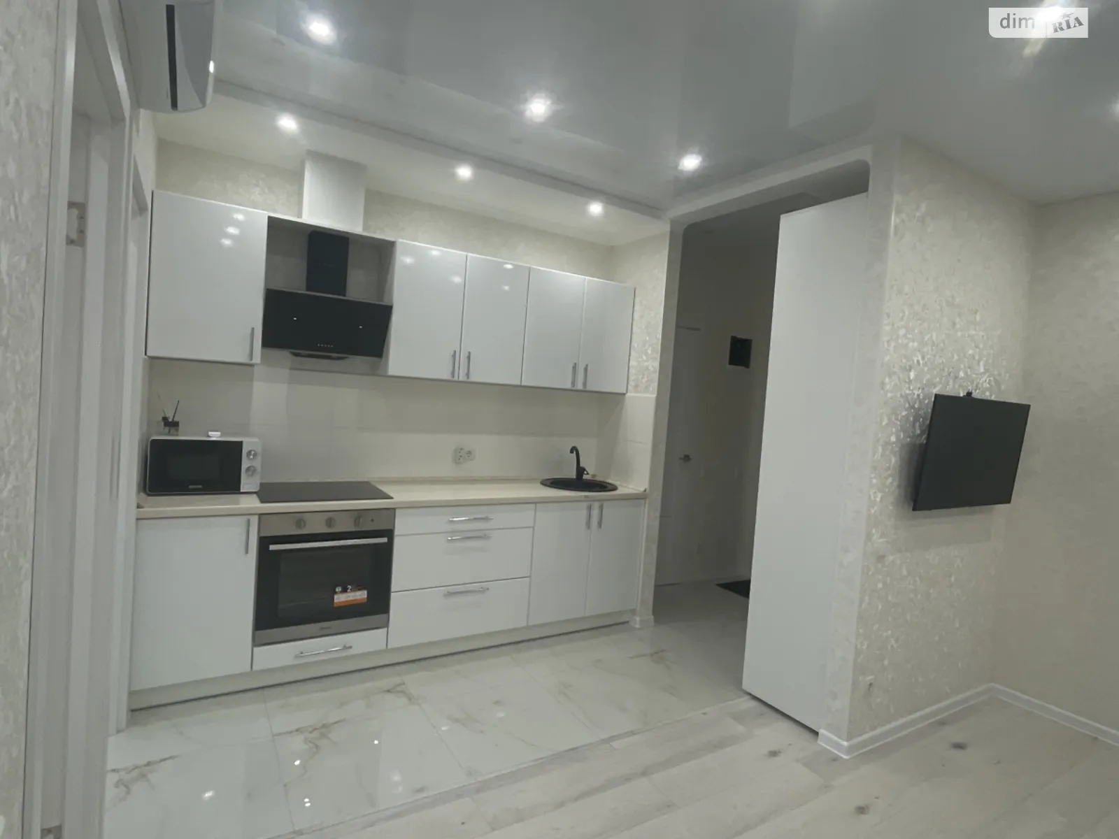 Продається 2-кімнатна квартира 43 кв. м у Лиманці, вул. Перлинна, 12 - фото 1