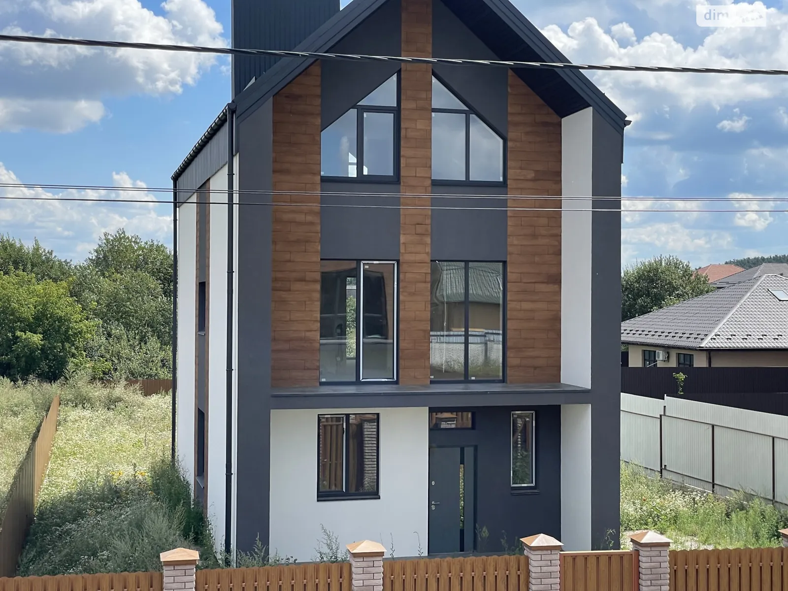 Продается дом на 3 этажа 160 кв. м с беседкой, цена: 180000 $ - фото 1
