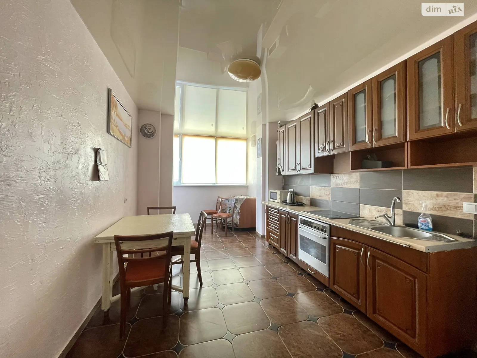 Продается 1-комнатная квартира 56.9 кв. м в Черноморске, ул. Парусная - фото 1