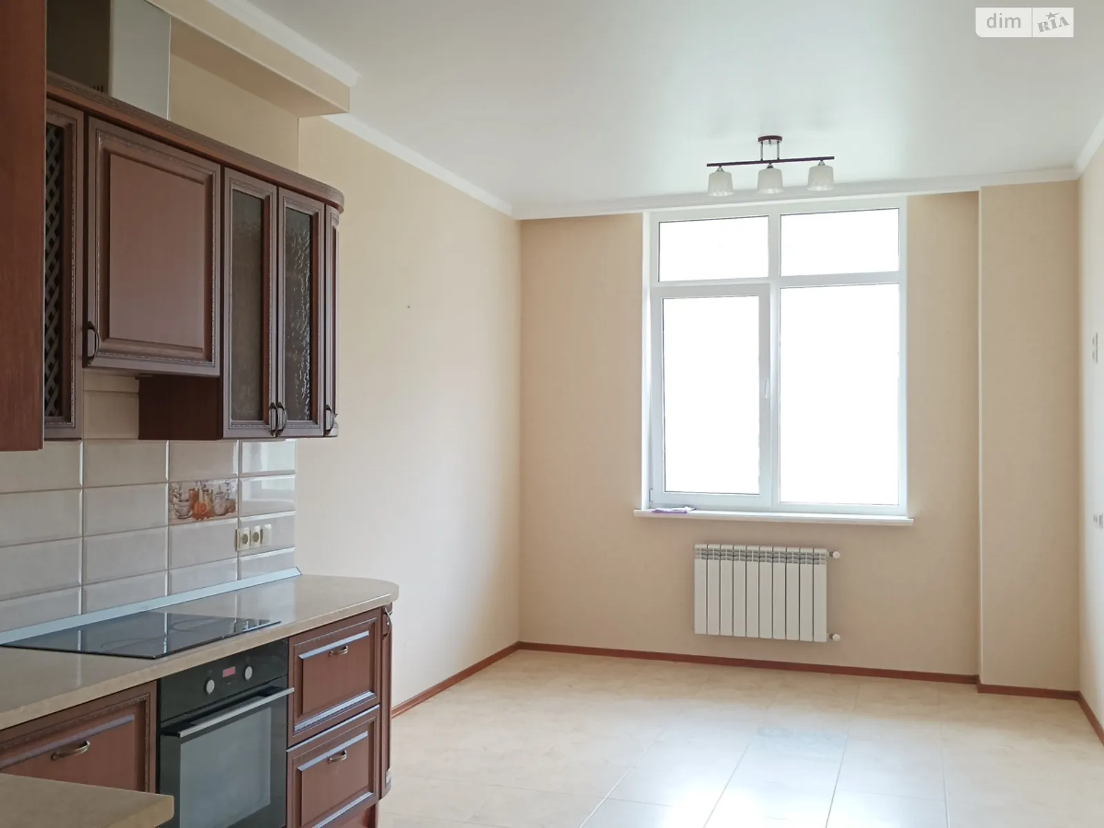 Продается 4-комнатная квартира 128 кв. м в Черноморске, ул. Радостная - фото 1