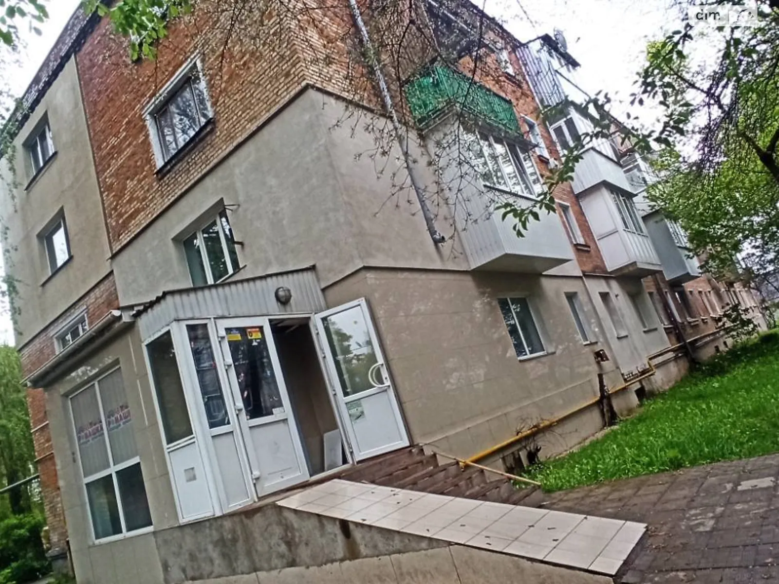 Сдается в аренду помещения свободного назначения 51 кв. м в 4-этажном здании, цена: 290 $ - фото 1