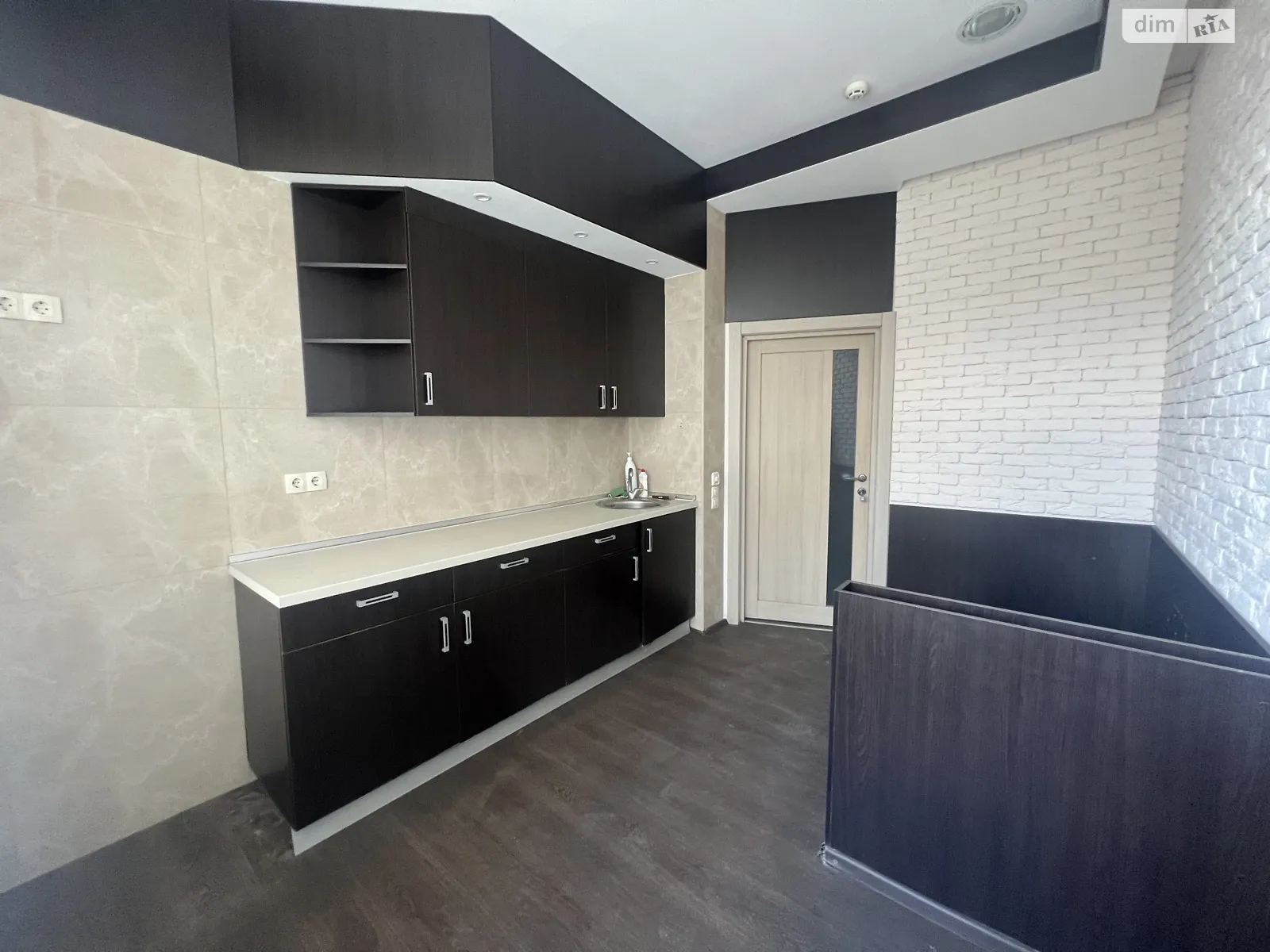 Сдается в аренду офис 294 кв. м в бизнес-центре, цена: 41160 грн - фото 1