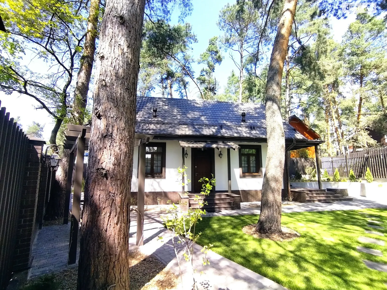 Сдается в аренду одноэтажный дом 80 кв. м с верандой, цена: 1500 $ - фото 1