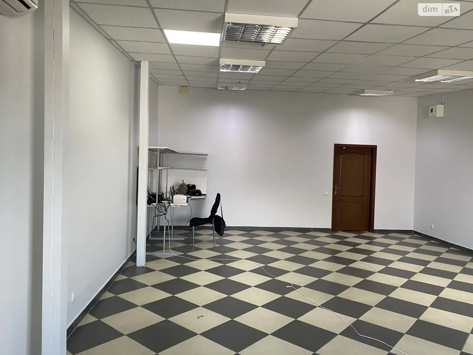 Сдается в аренду офис 56 кв. м в бизнес-центре, цена: 12320 грн - фото 1