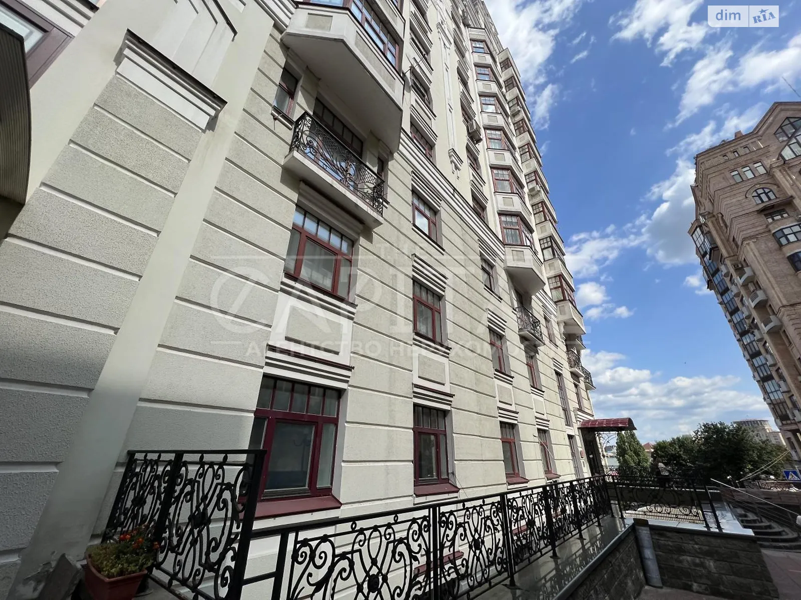 Сдается в аренду офис 385 кв. м в бизнес-центре, цена: 3850 $ - фото 1