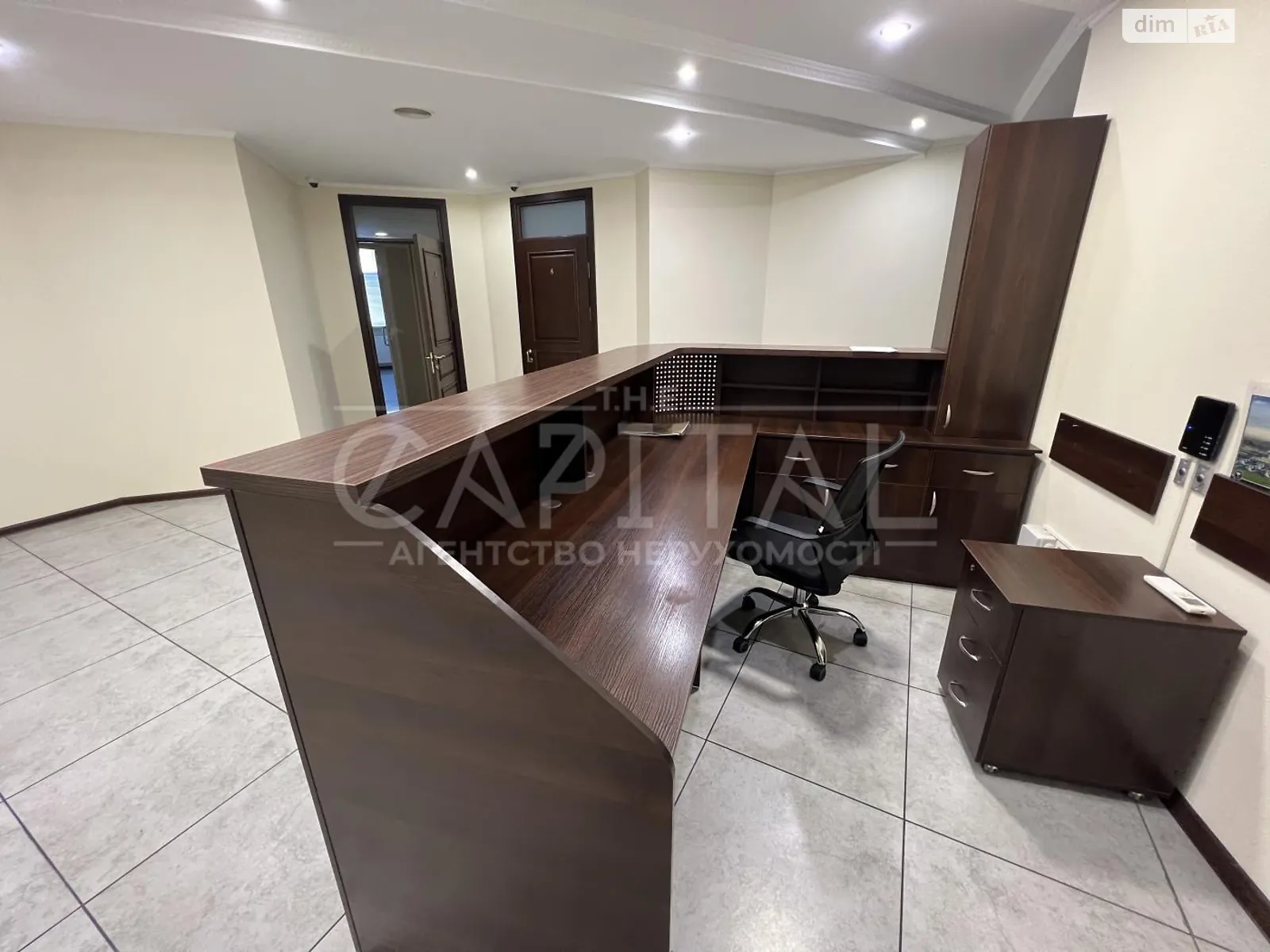 Сдается в аренду офис 385 кв. м в бизнес-центре, цена: 3850 $ - фото 1