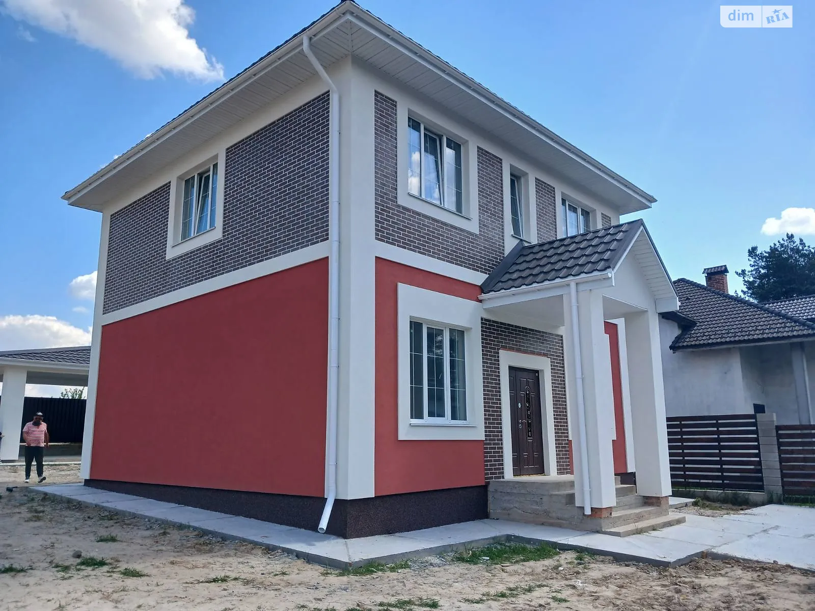 Продается дом на 2 этажа 210 кв. м с камином, цена: 129600 $ - фото 1