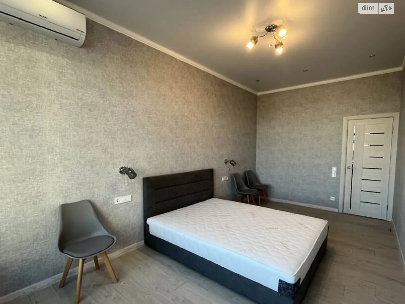 Продается 1-комнатная квартира 36.7 кв. м в Одессе, ул. Долгая, 1А - фото 1