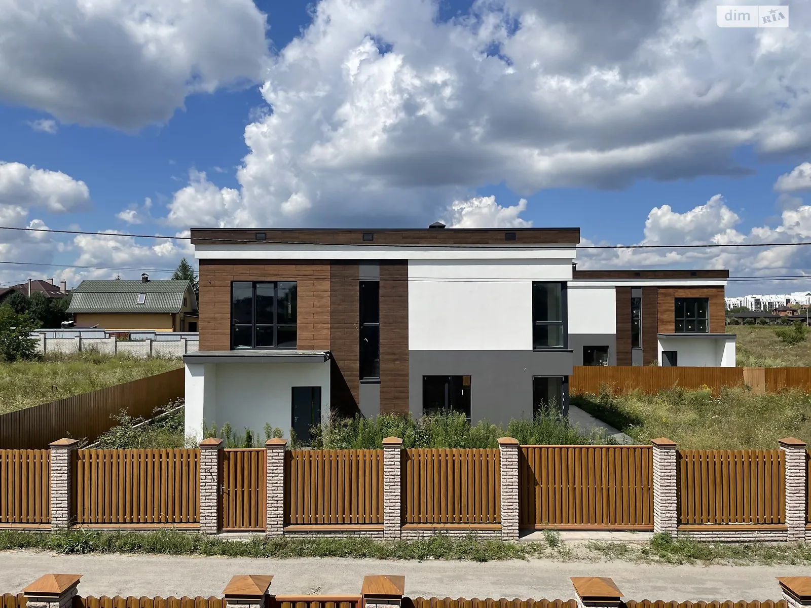 Продается дом на 2 этажа 180 кв. м с верандой, цена: 179000 $ - фото 1