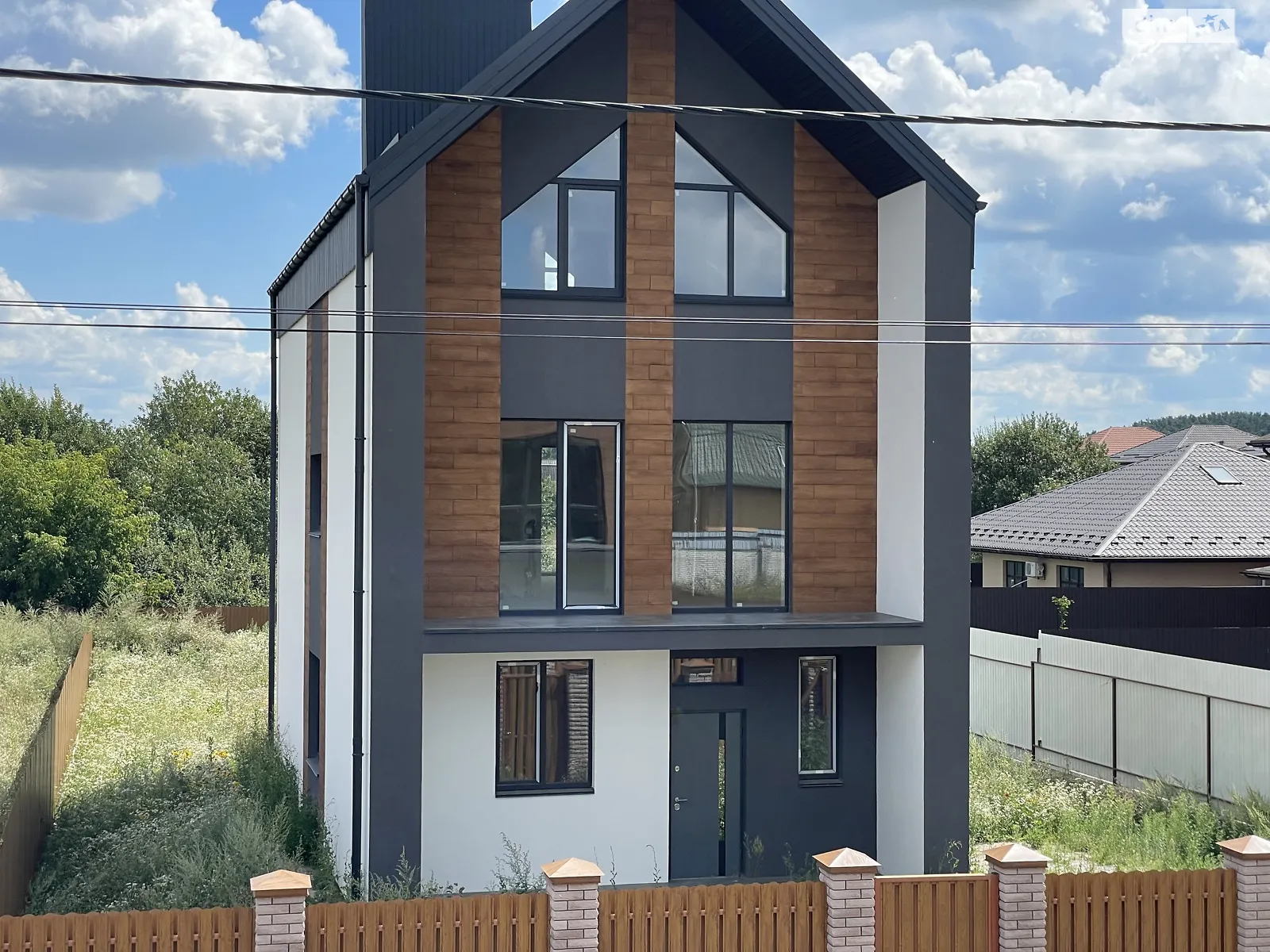 Продается дом на 3 этажа 160 кв. м с террасой, цена: 180000 $ - фото 1