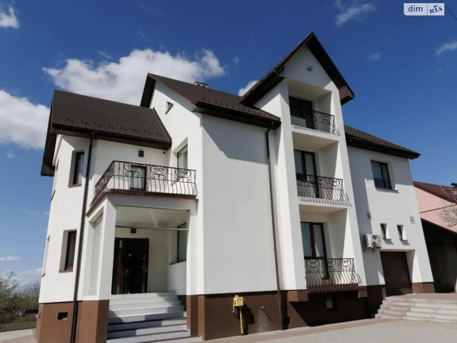 Продается дом на 2 этажа 343 кв. м с верандой, цена: 299000 $ - фото 1