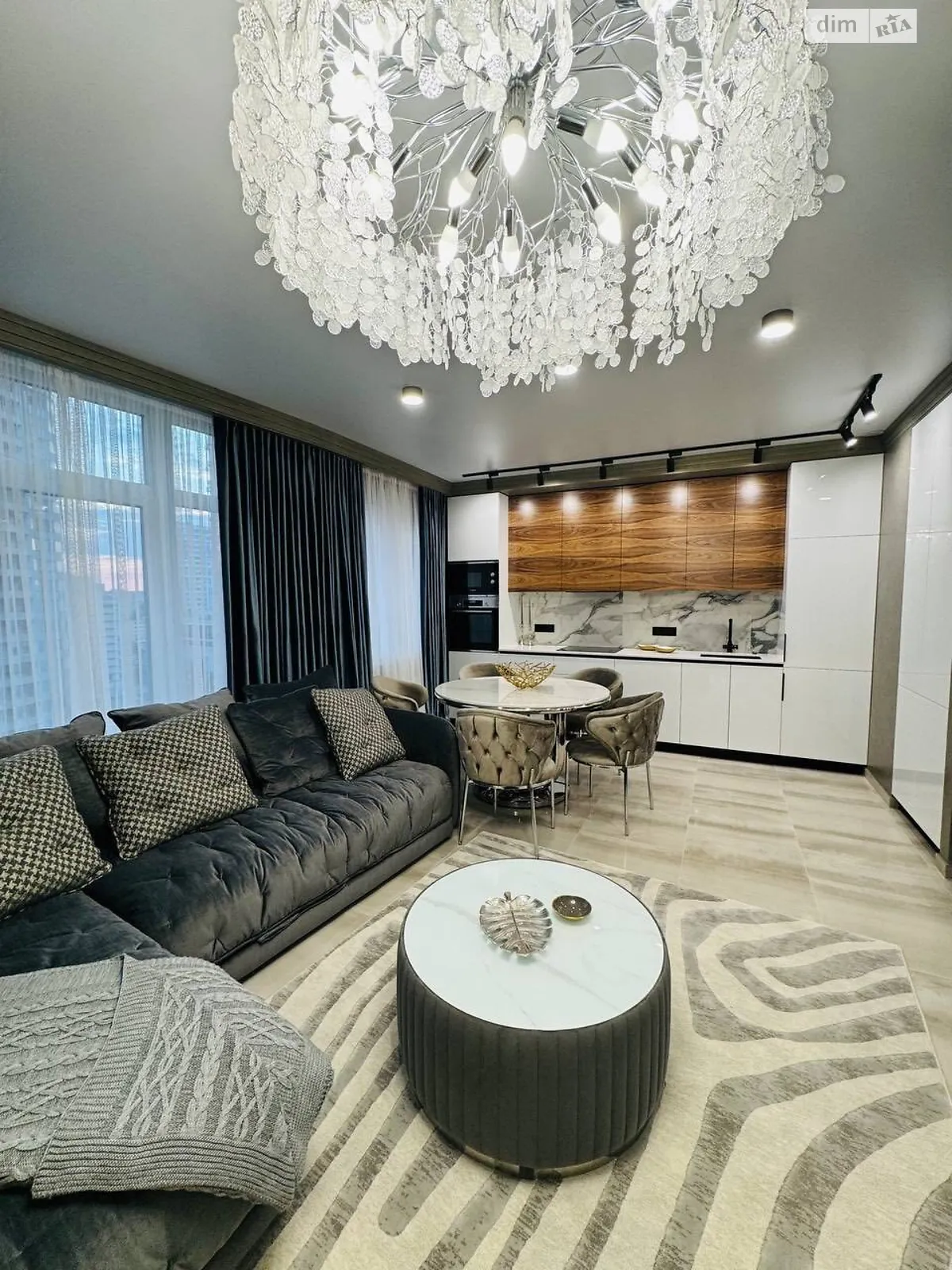 Продается 3-комнатная квартира 108.6 кв. м в Одессе, ул. Генуэзская, 3В - фото 1