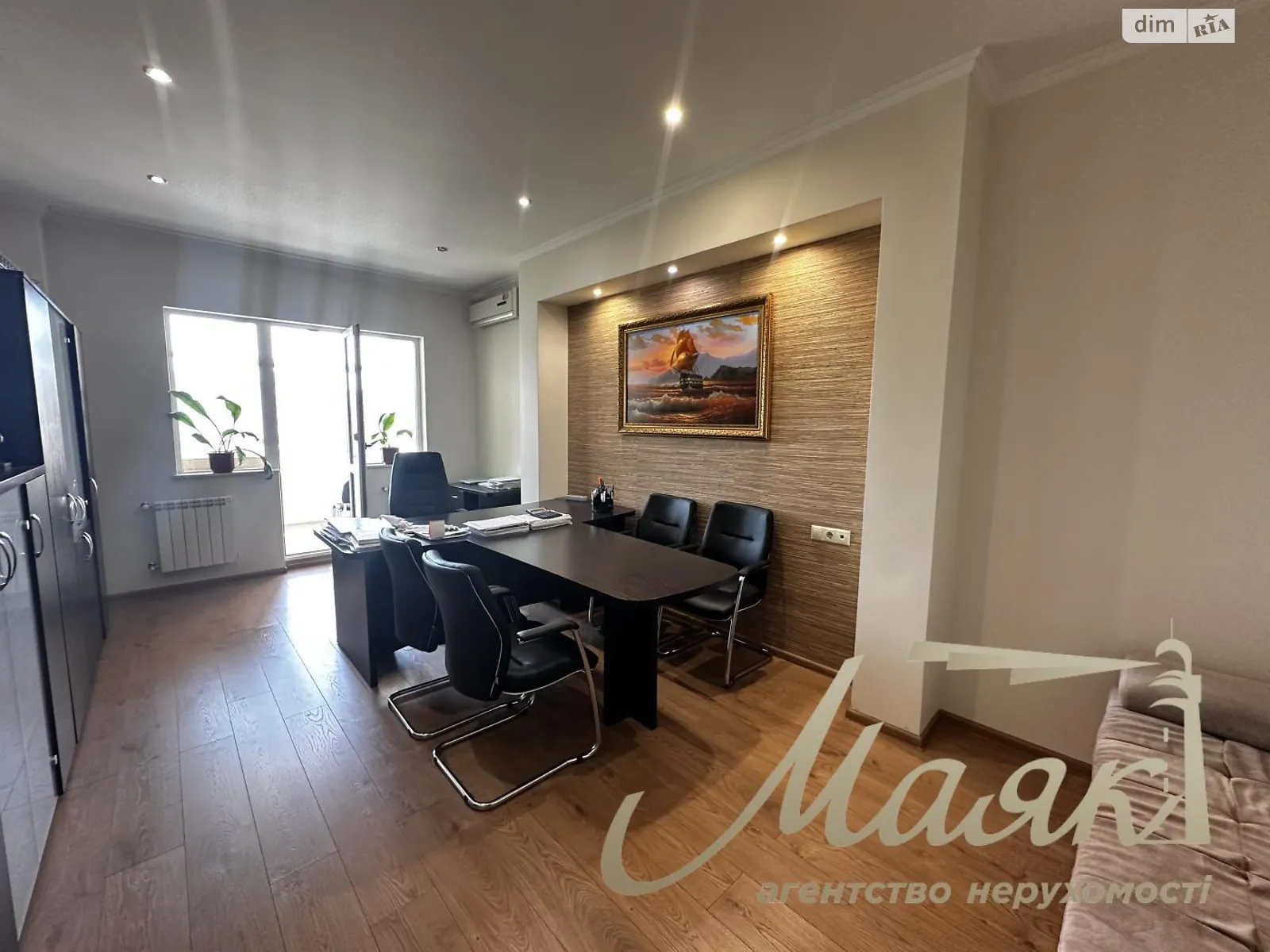 Сдается в аренду офис 120 кв. м в бизнес-центре, цена: 1700 $ - фото 1