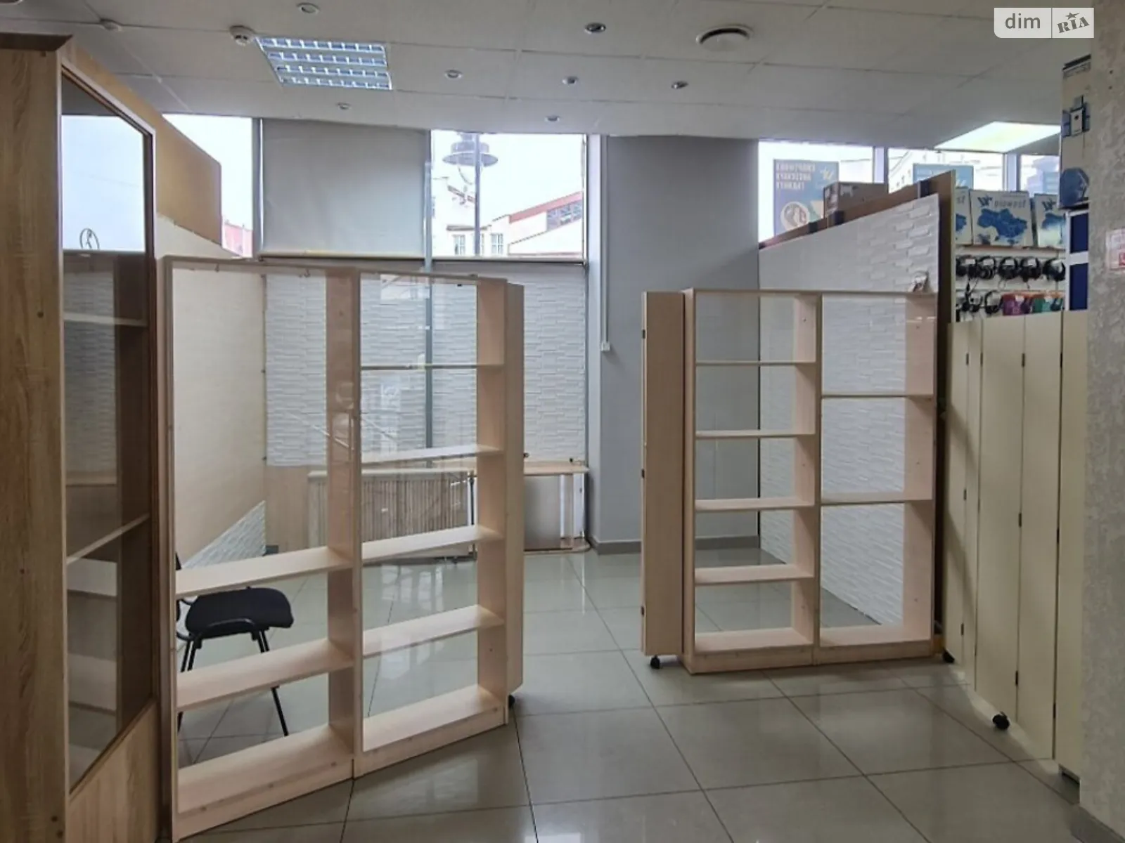 Сдается в аренду помещения свободного назначения 11 кв. м в 4-этажном здании, цена: 3850 грн - фото 1