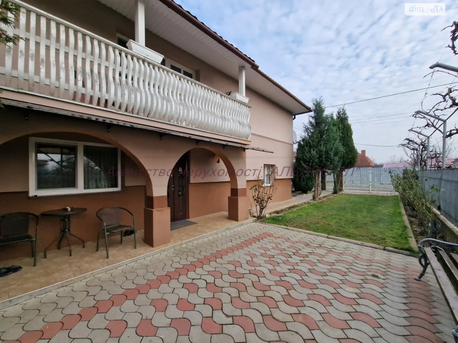 Продається будинок 2 поверховий 226.9 кв. м з гаражем, цена: 155000 $ - фото 1