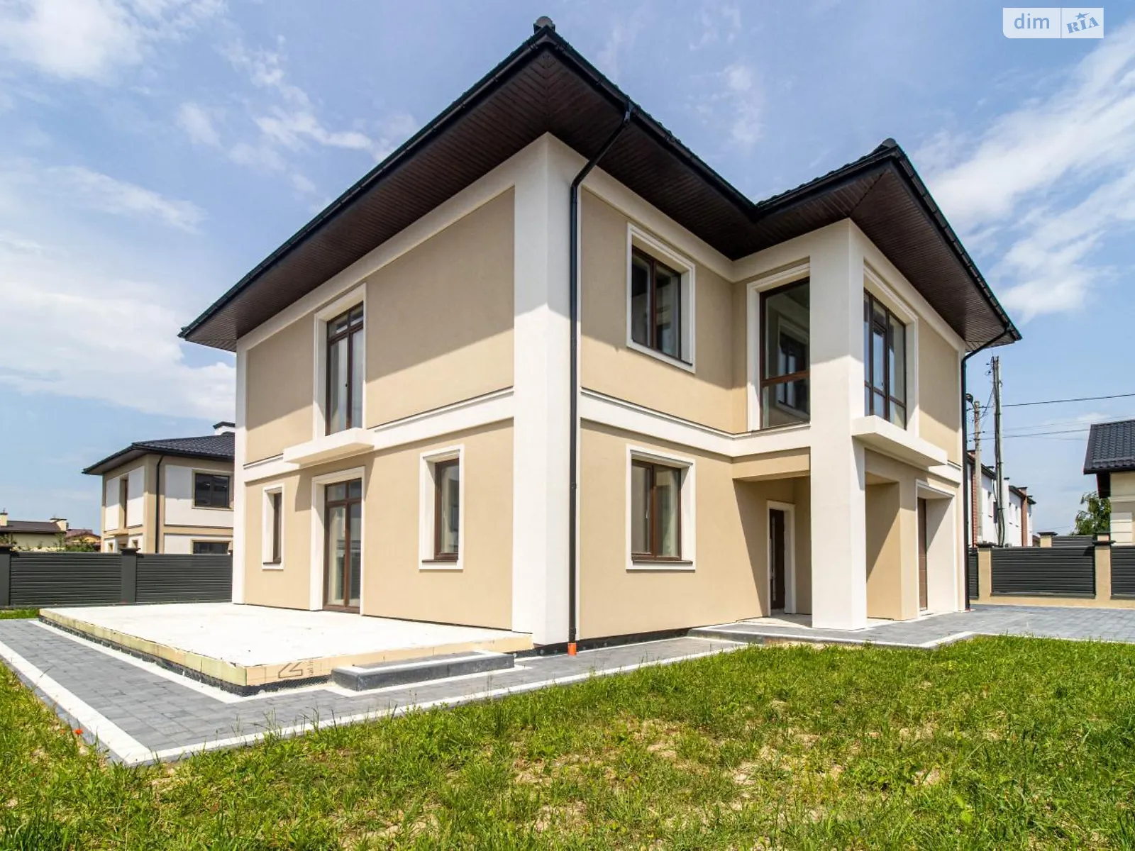 Продается дом на 2 этажа 216.2 кв. м с садом, цена: 193500 $ - фото 1