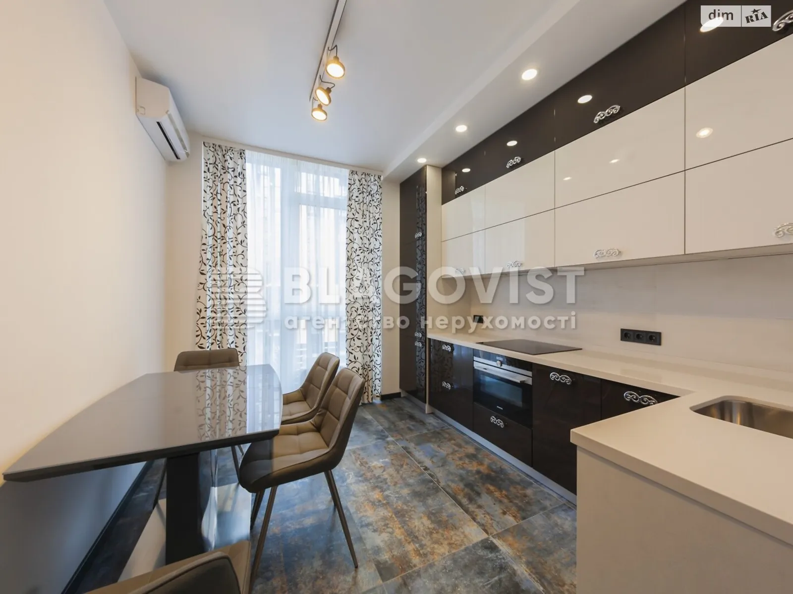Продается 2-комнатная квартира 65 кв. м в Киеве, ул. Предславинская, 55 - фото 1