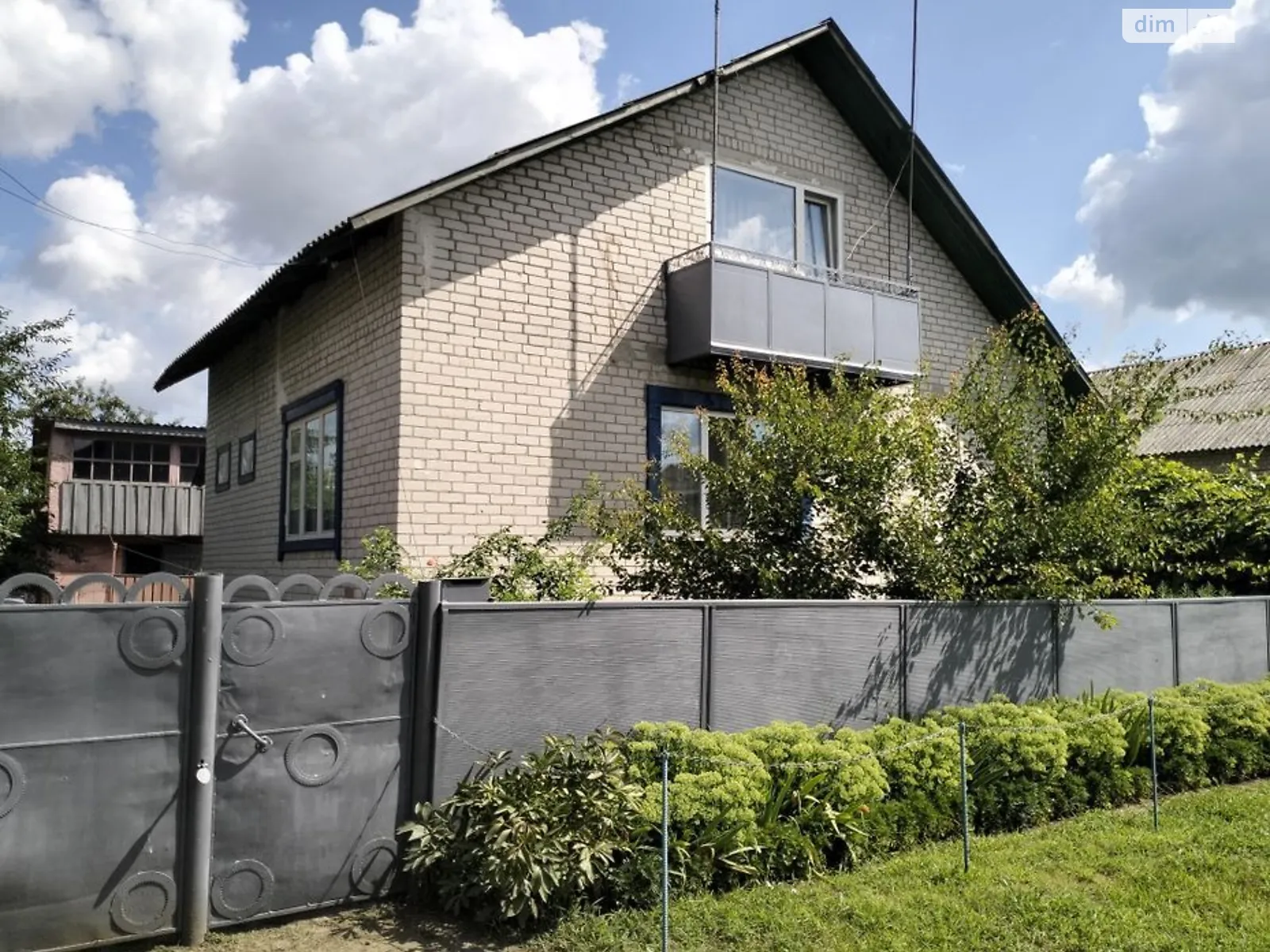 Продается дом на 2 этажа 100 кв. м с бассейном, цена: 25000 $ - фото 1