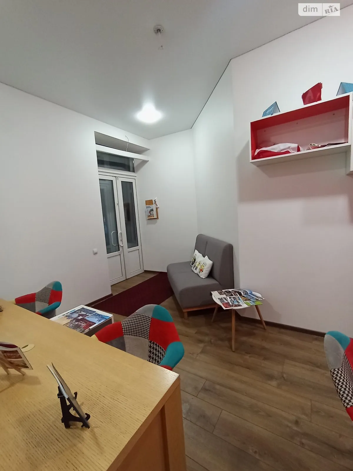 Сдается в аренду помещения свободного назначения 22.3 кв. м в 5-этажном здании, цена: 15000 грн - фото 1