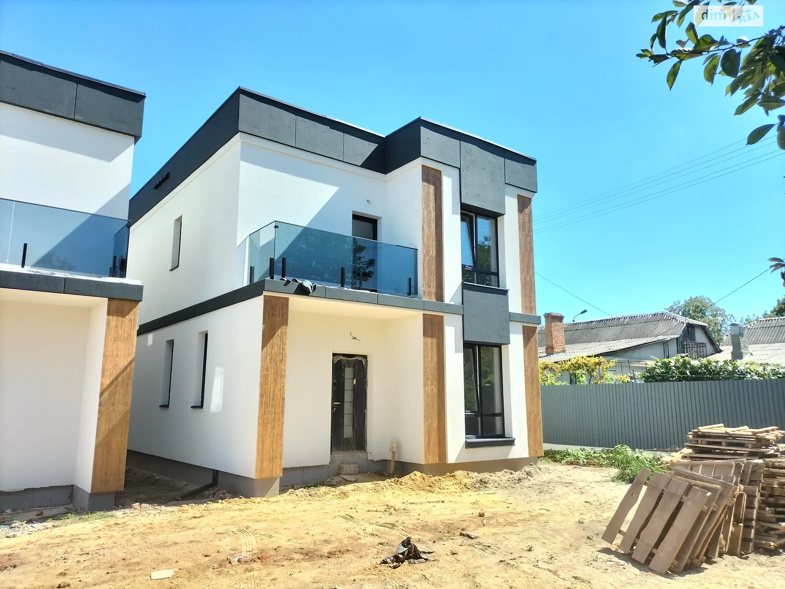 Продается дом на 2 этажа 130 кв. м с верандой, цена: 140000 $ - фото 1