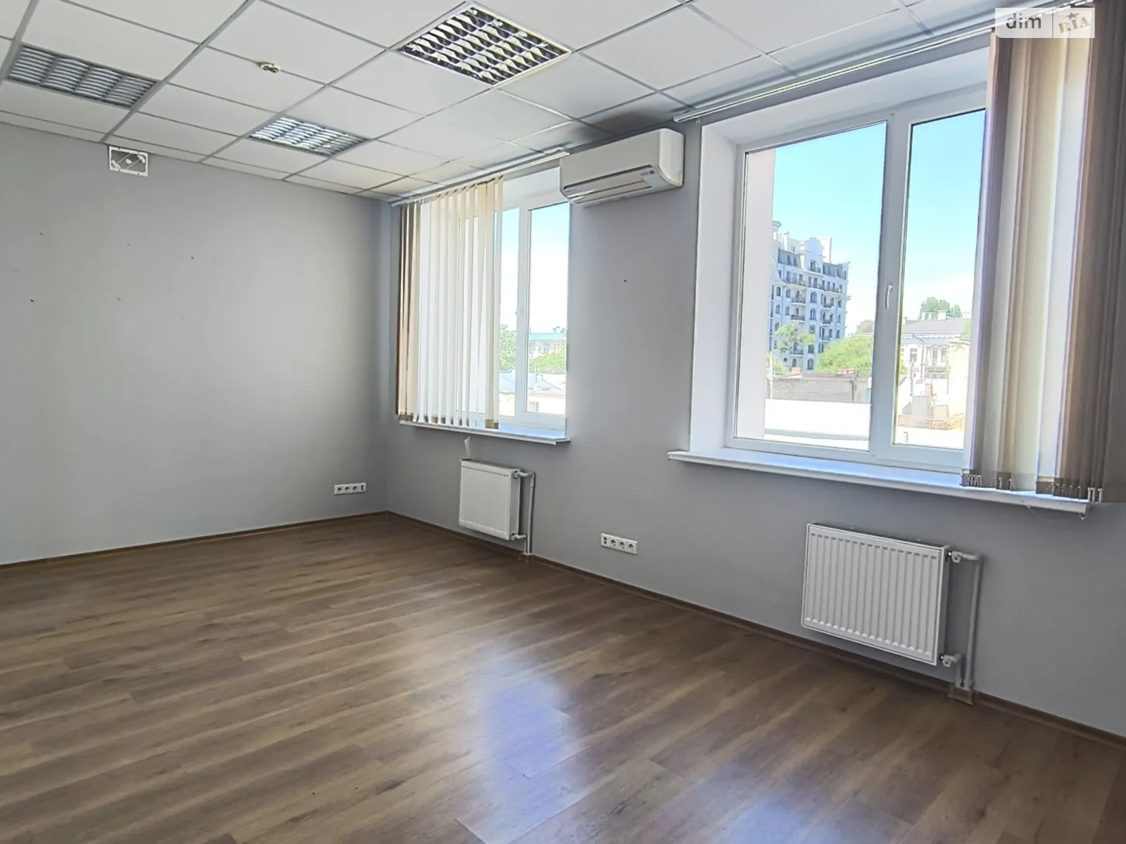 Сдается в аренду офис 22 кв. м в бизнес-центре, цена: 9900 грн - фото 1