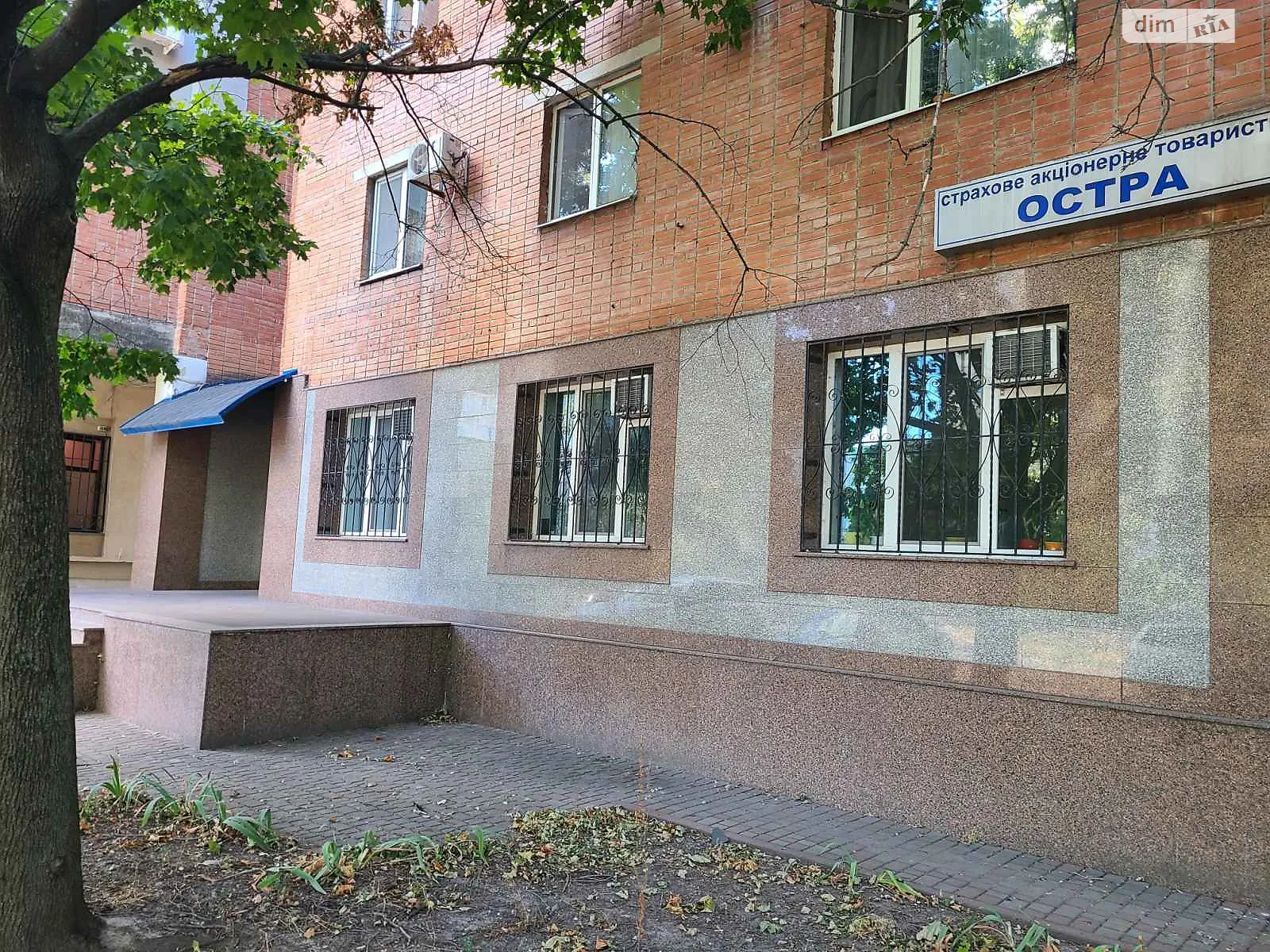 Продается офис 164 кв. м в бизнес-центре, цена: 120000 $ - фото 1