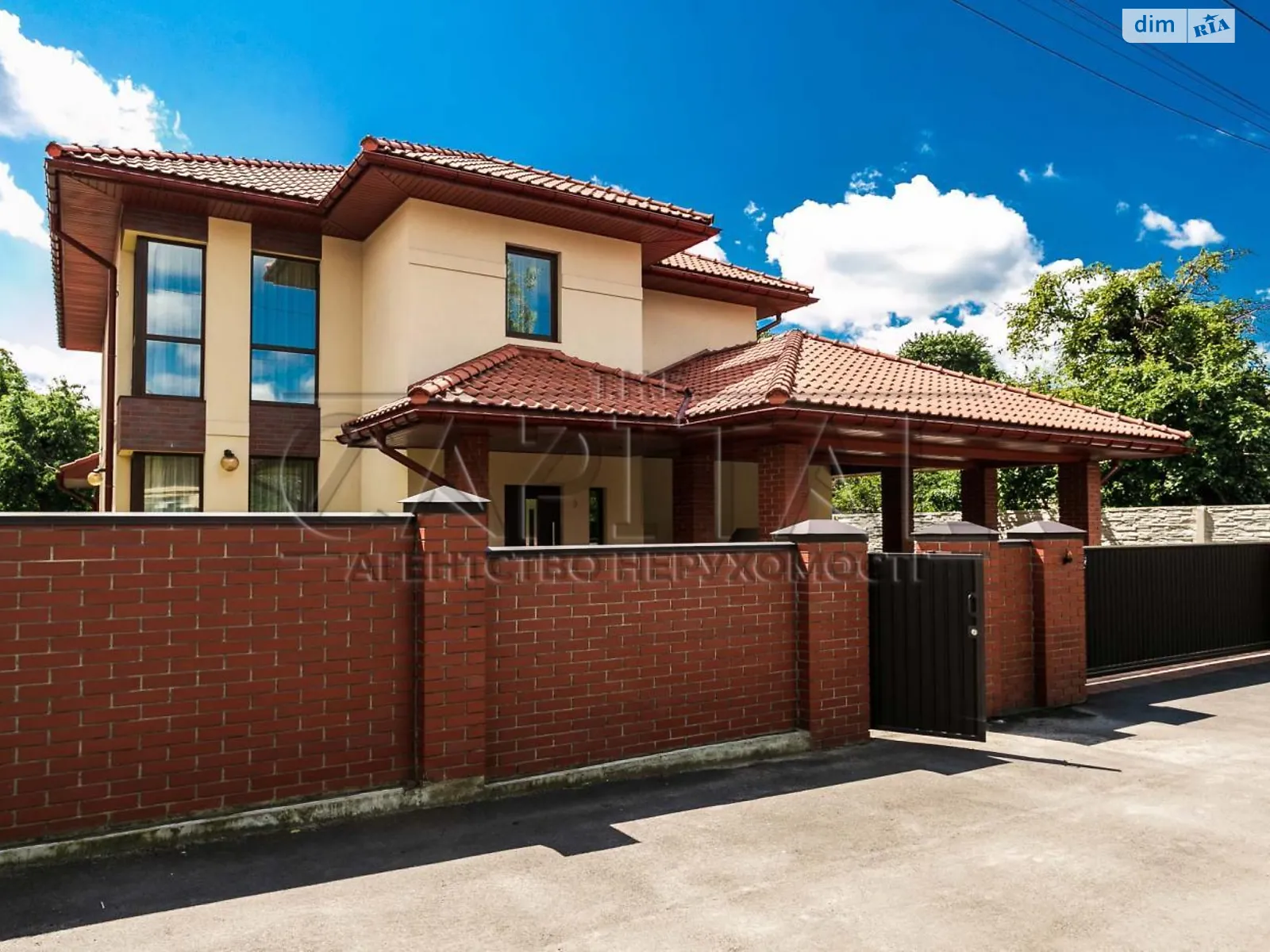 Продается дом на 2 этажа 250 кв. м с камином, цена: 520000 $ - фото 1