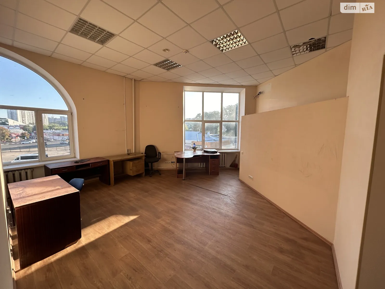 Сдается в аренду офис 53 кв. м в бизнес-центре, цена: 5500 грн - фото 1