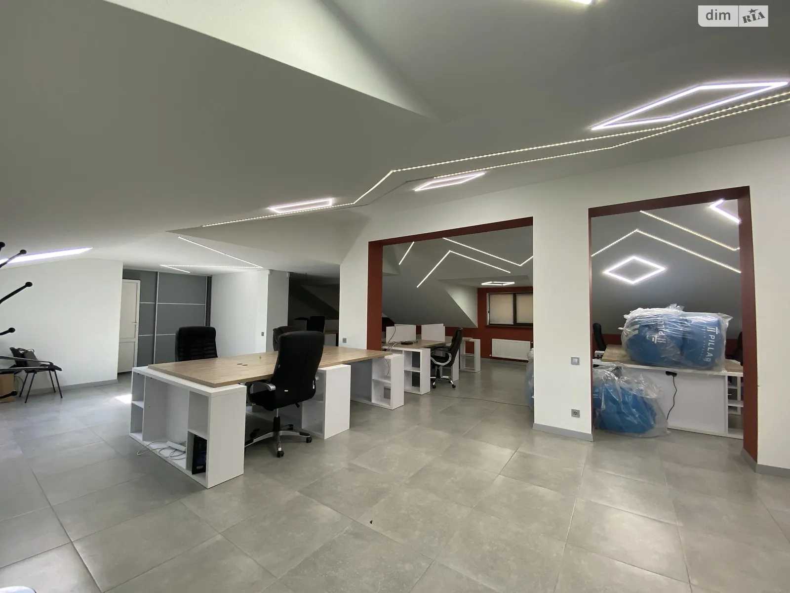 Сдается в аренду офис 100 кв. м в бизнес-центре, цена: 1100 $ - фото 1