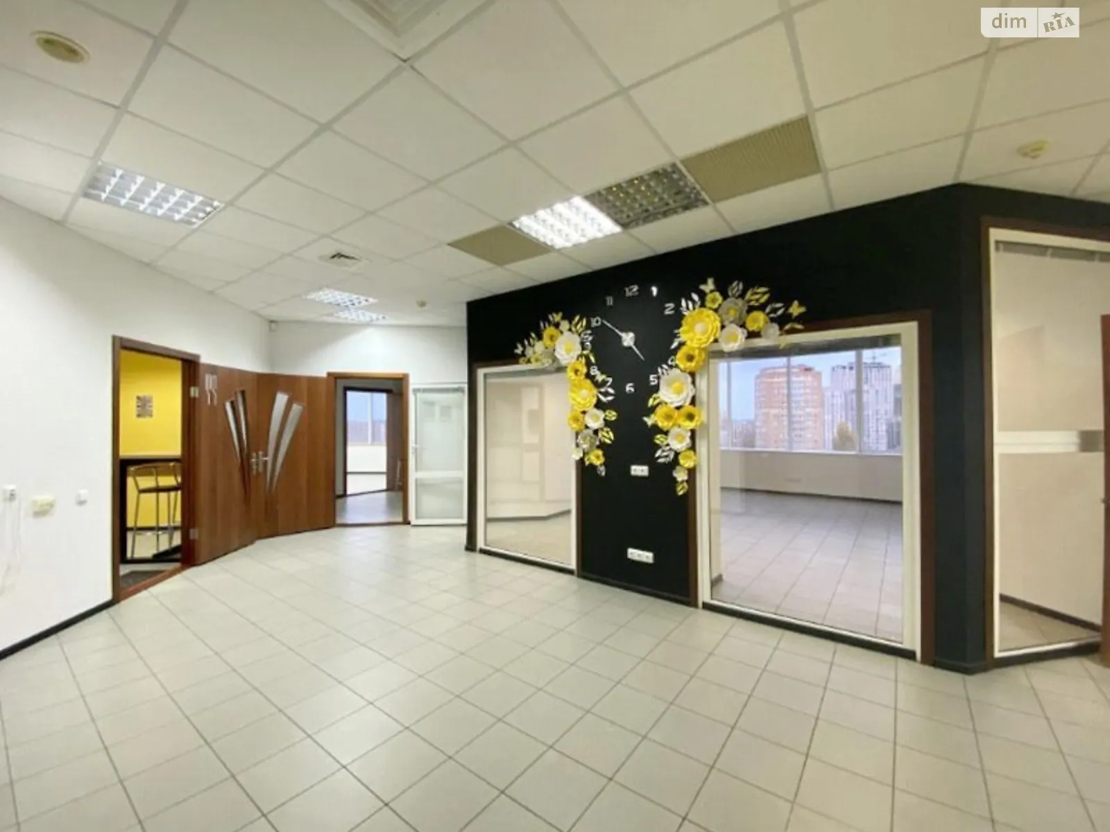 Сдается в аренду офис 387 кв. м в бизнес-центре, цена: 1650 $ - фото 1