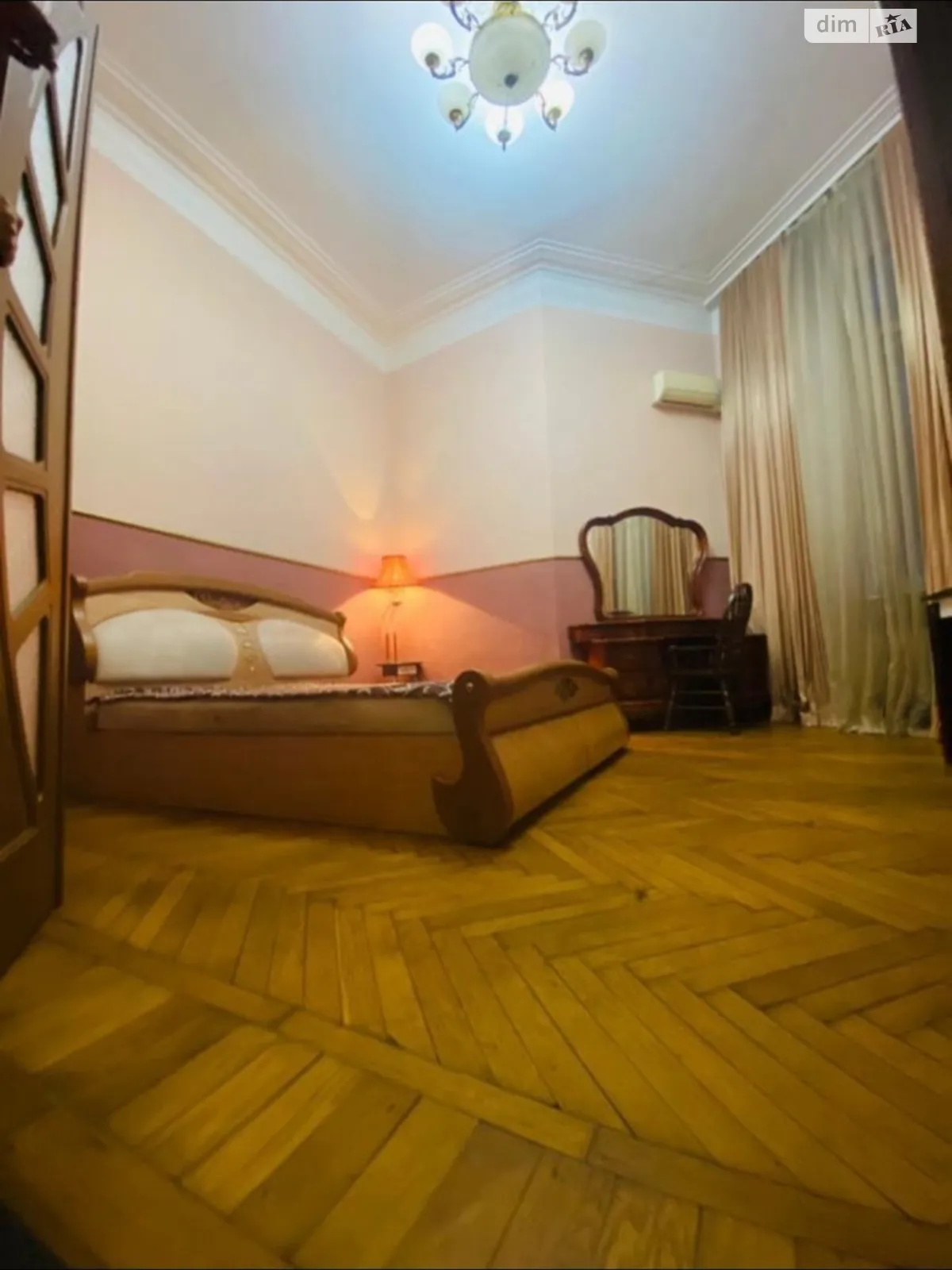 Здається в оренду 3-кімнатна квартира у Одесі, вул. Катерининська, 19 - фото 1
