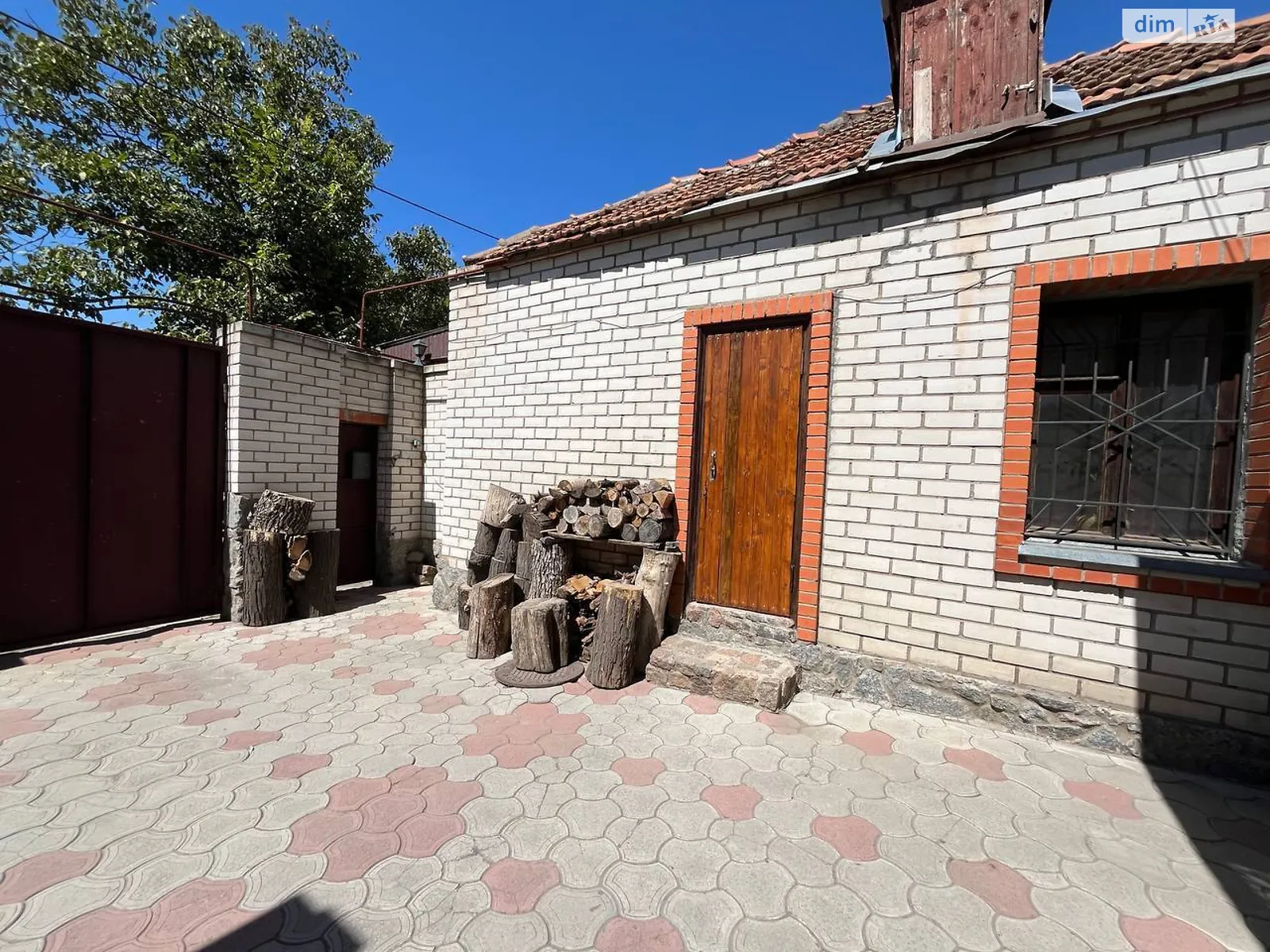Продается дом на 2 этажа 130.5 кв. м с камином, цена: 54999 $ - фото 1